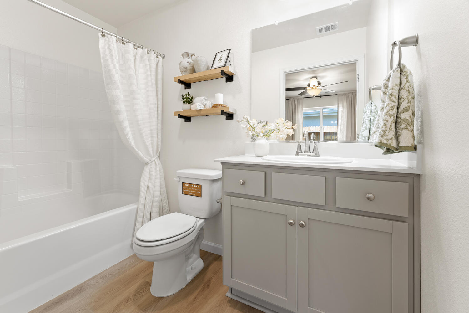 30611 Marigold Rd, Visalia, CA 93291