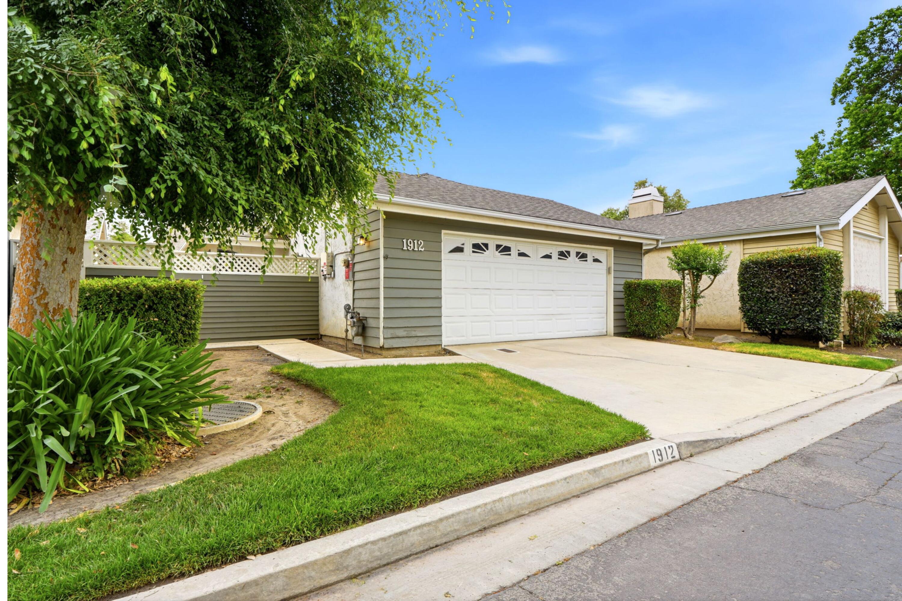 1912 S Pinnacle St, Visalia, CA 93292