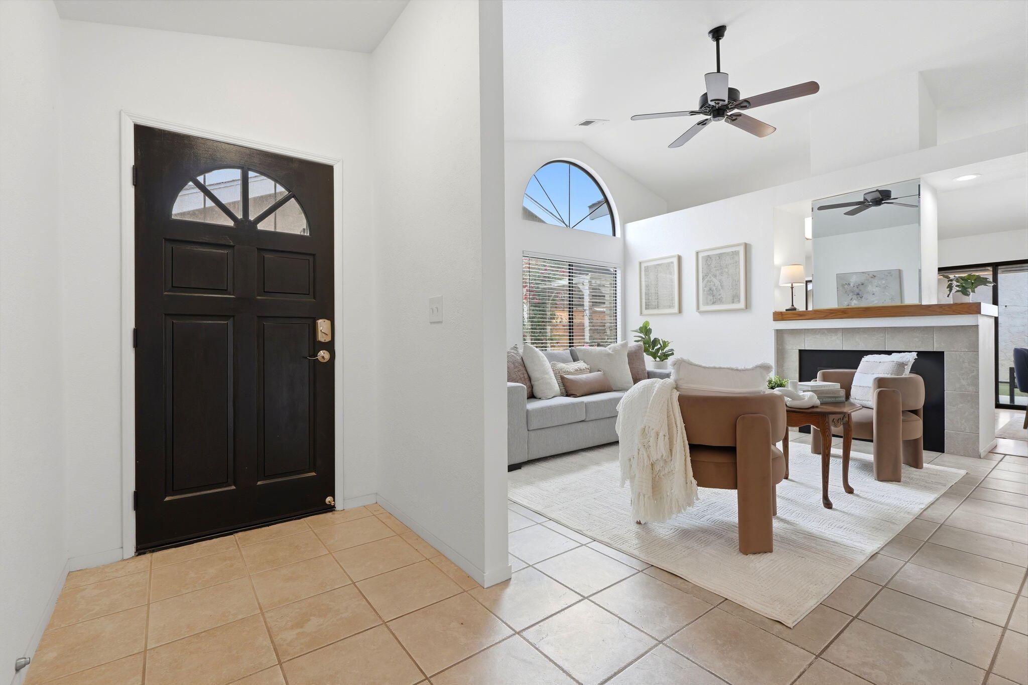 1912 S Pinnacle St, Visalia, CA 93292