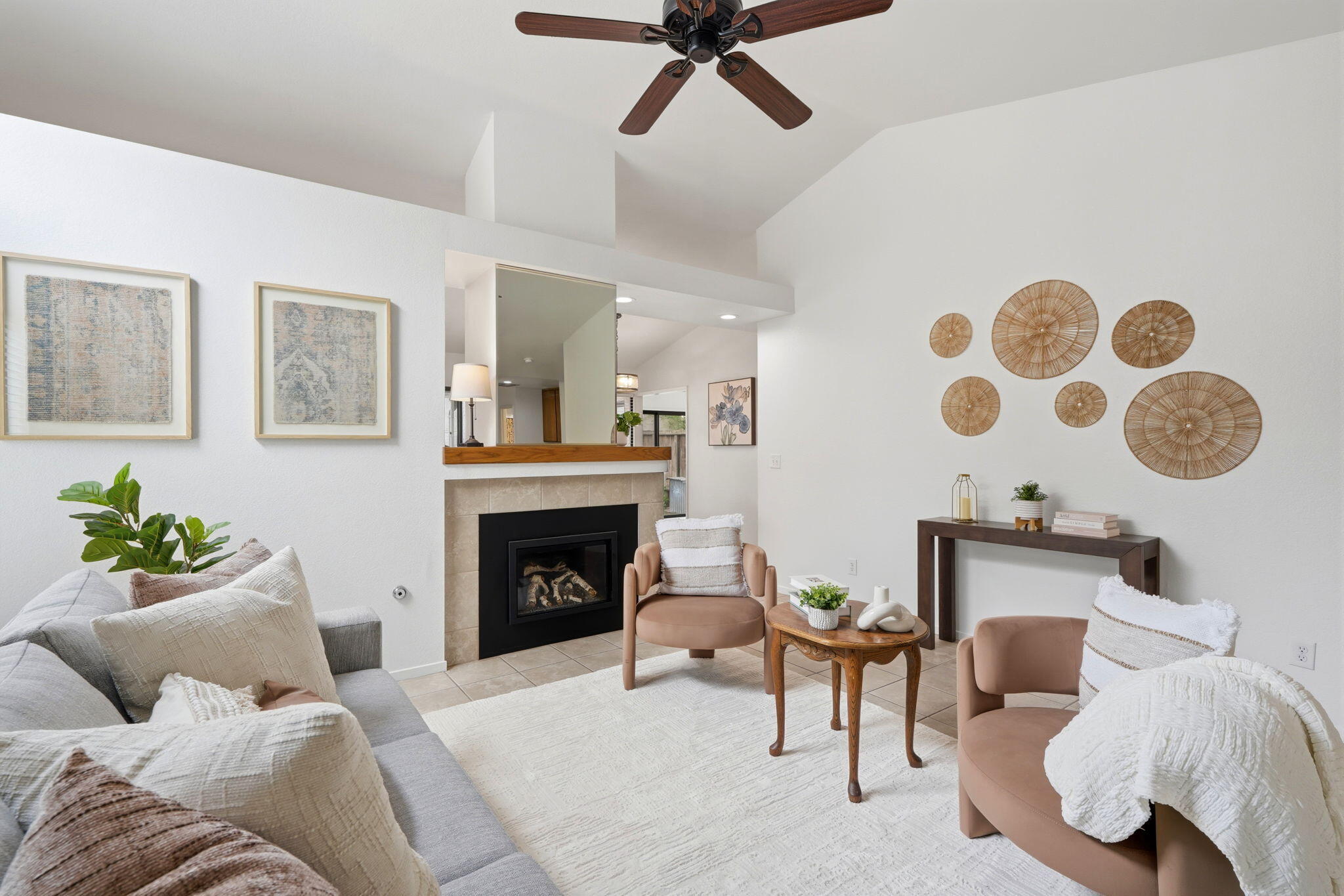 1912 S Pinnacle St, Visalia, CA 93292