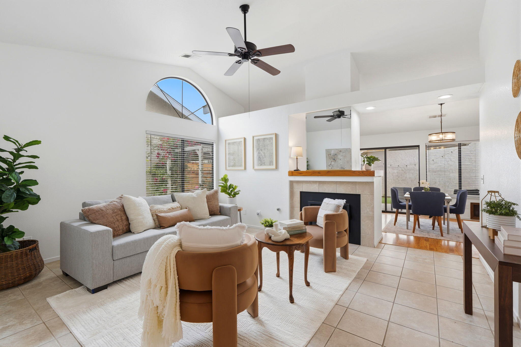 1912 S Pinnacle St, Visalia, CA 93292