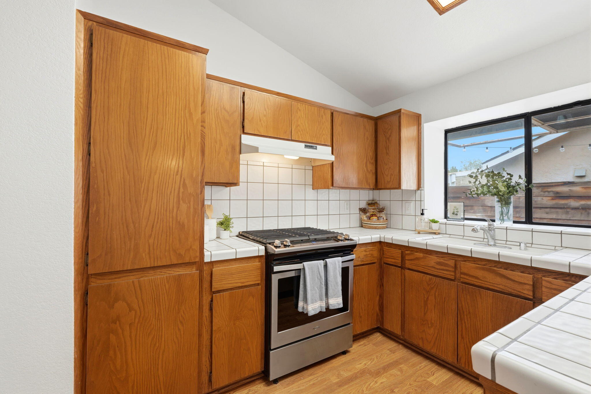 1912 S Pinnacle St, Visalia, CA 93292