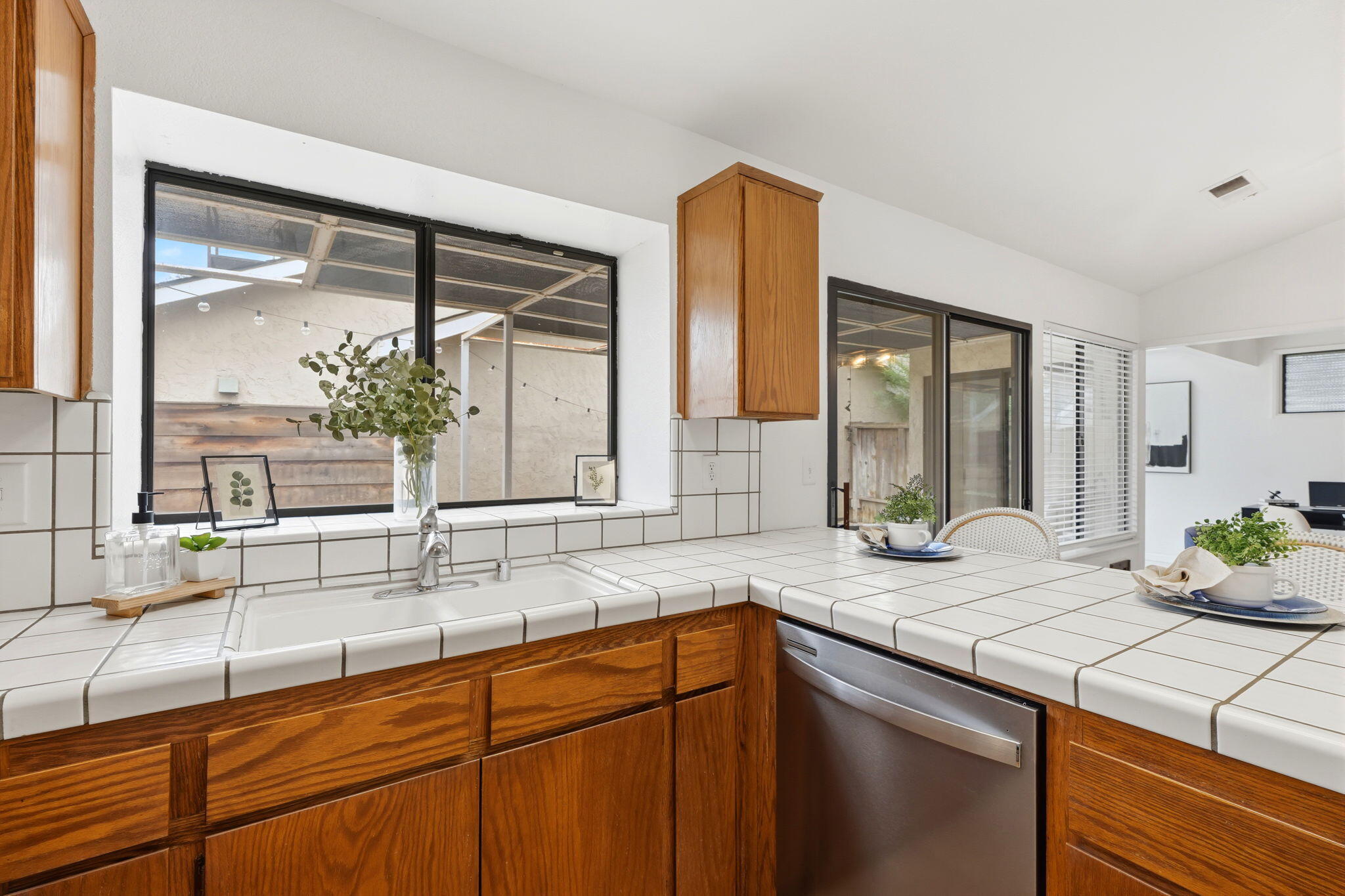 1912 S Pinnacle St, Visalia, CA 93292