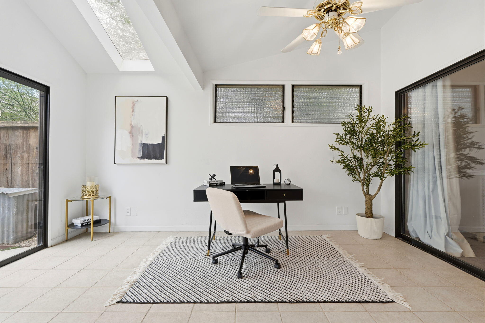 1912 S Pinnacle St, Visalia, CA 93292