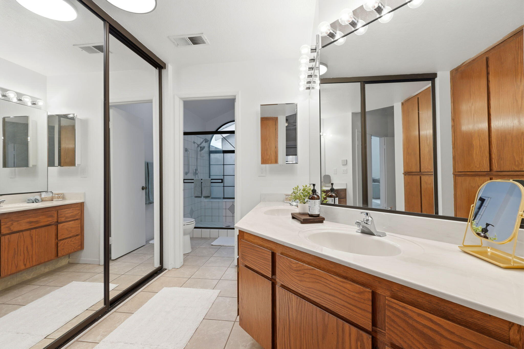 1912 S Pinnacle St, Visalia, CA 93292