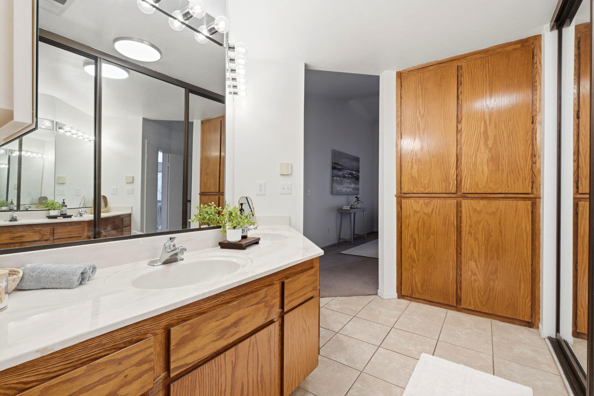 1912 S Pinnacle St, Visalia, CA 93292