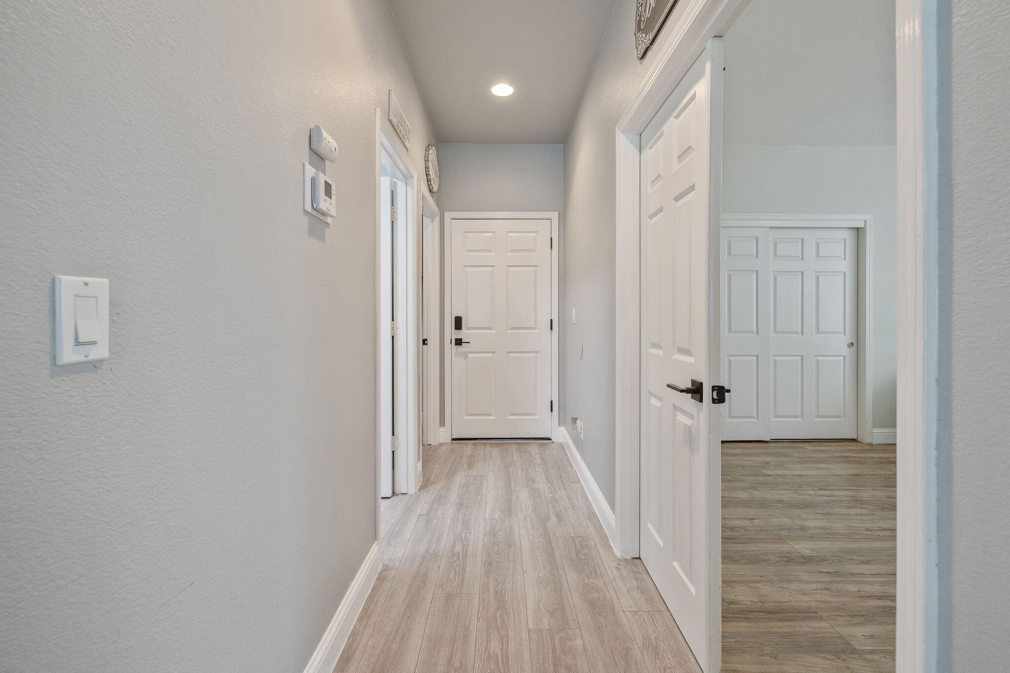 1077 Paradise Dr, Lemoore, CA 93245