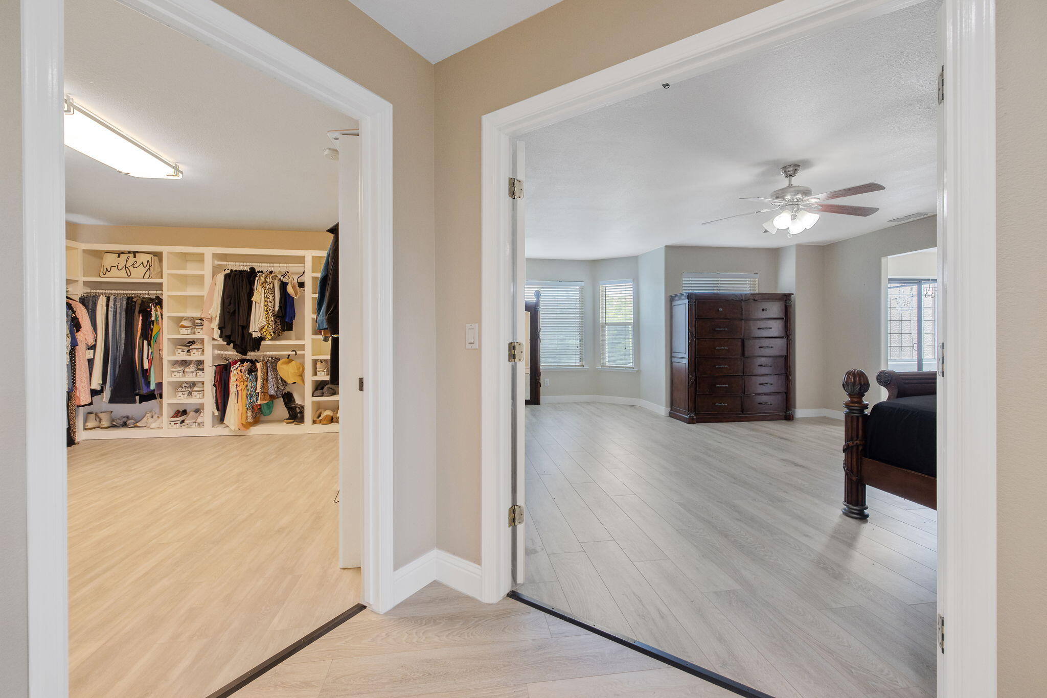 1077 Paradise Dr, Lemoore, CA 93245