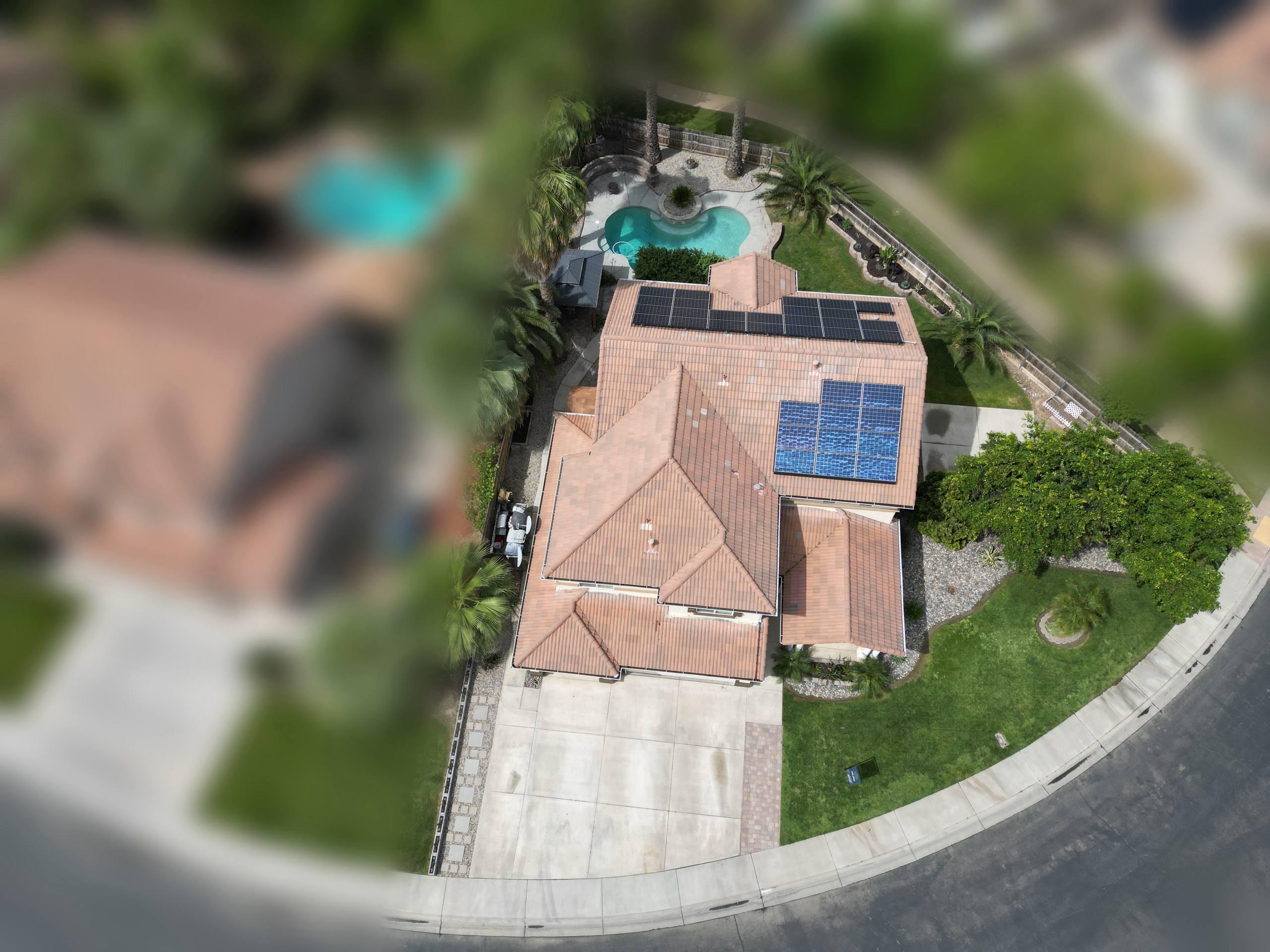 1077 Paradise Dr, Lemoore, CA 93245