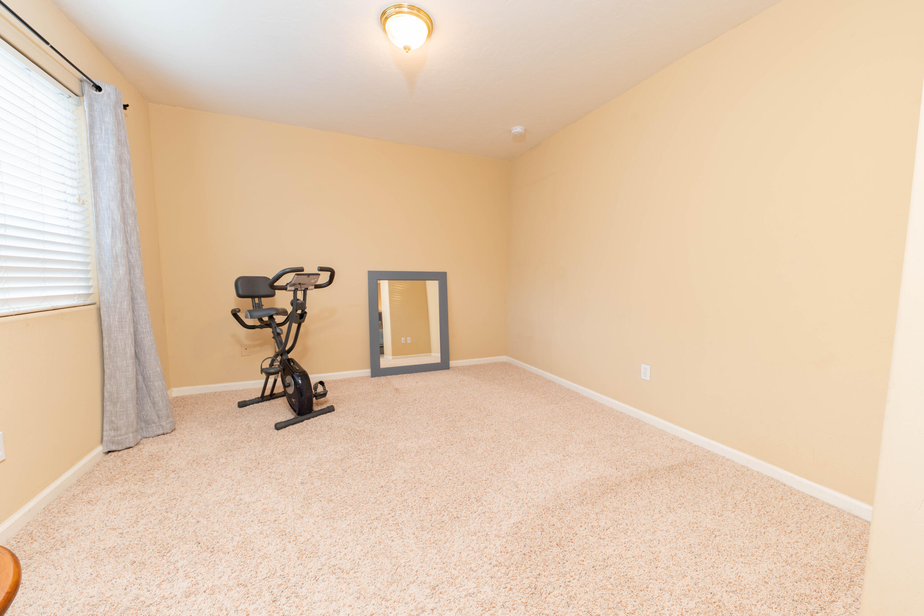 1405 Cortese St, Tulare, CA 93274