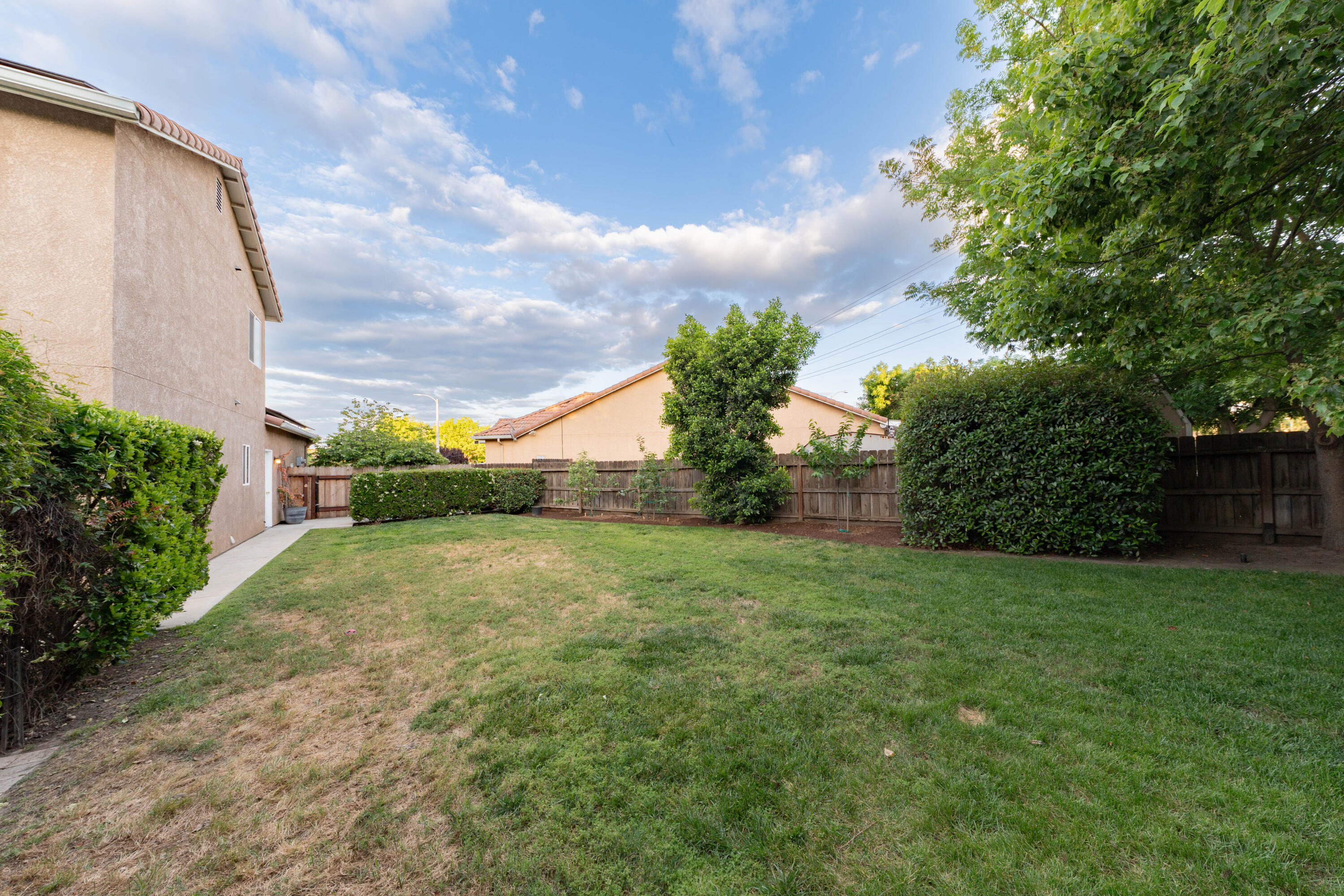 1405 Cortese St, Tulare, CA 93274