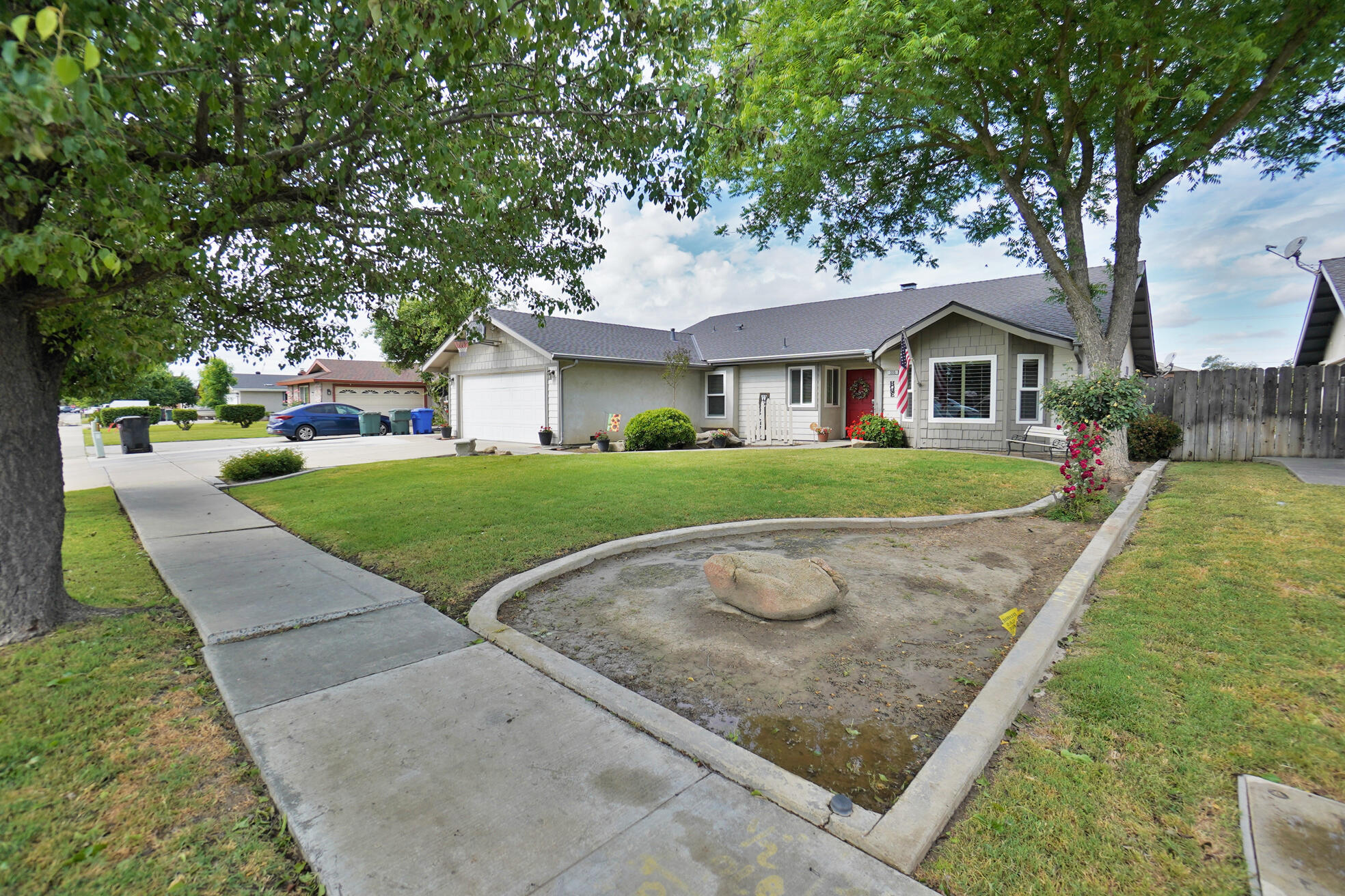 335 Kenwood Dr, Lemoore, CA 93245