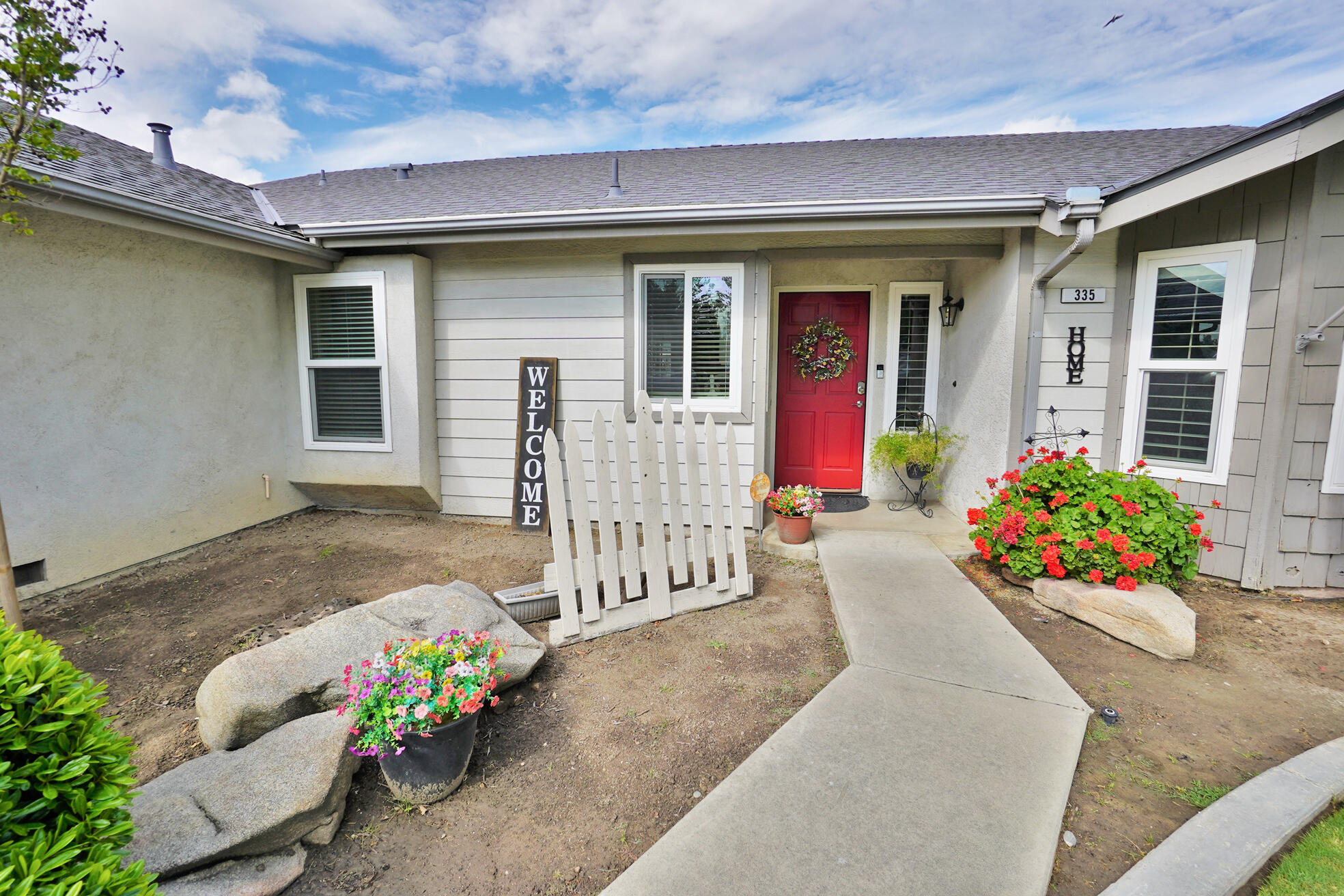 335 Kenwood Dr, Lemoore, CA 93245