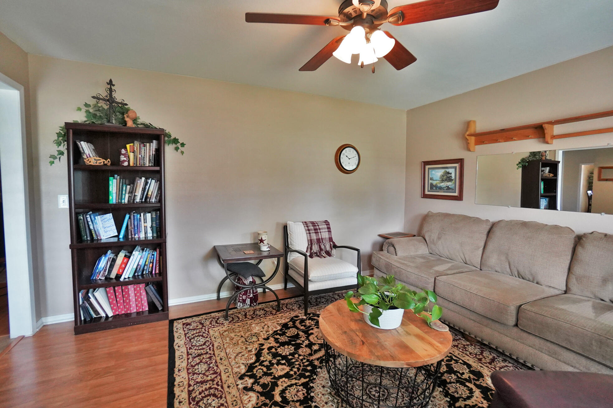 335 Kenwood Dr, Lemoore, CA 93245