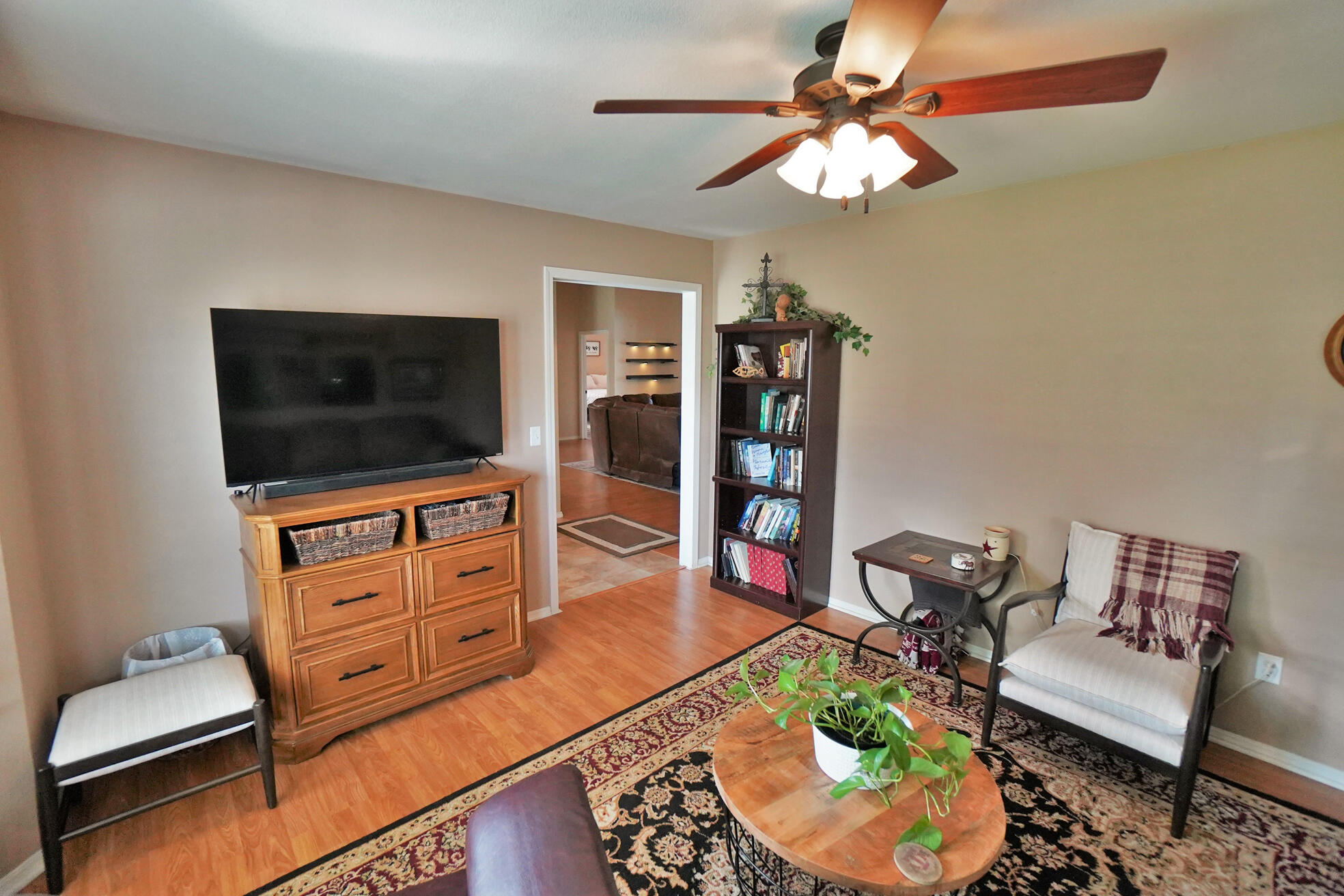 335 Kenwood Dr, Lemoore, CA 93245