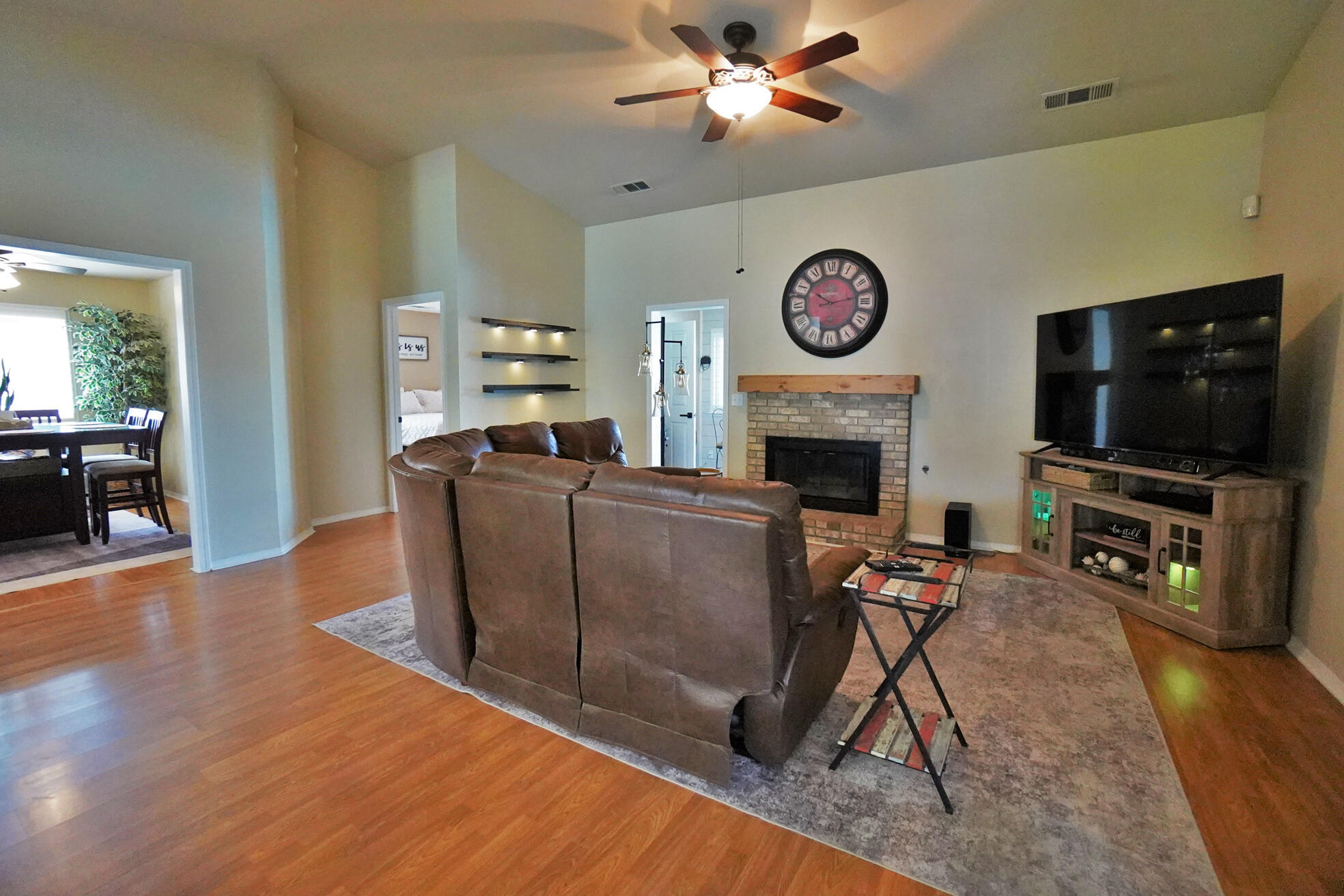 335 Kenwood Dr, Lemoore, CA 93245