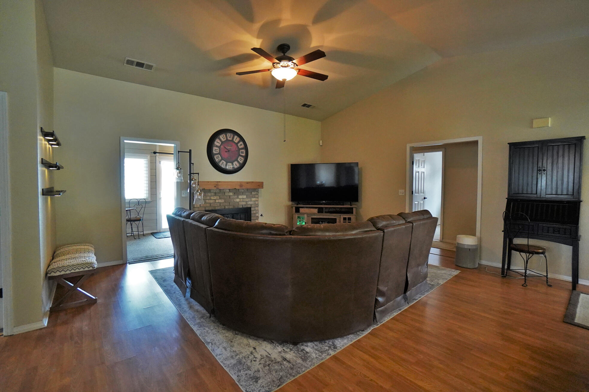 335 Kenwood Dr, Lemoore, CA 93245