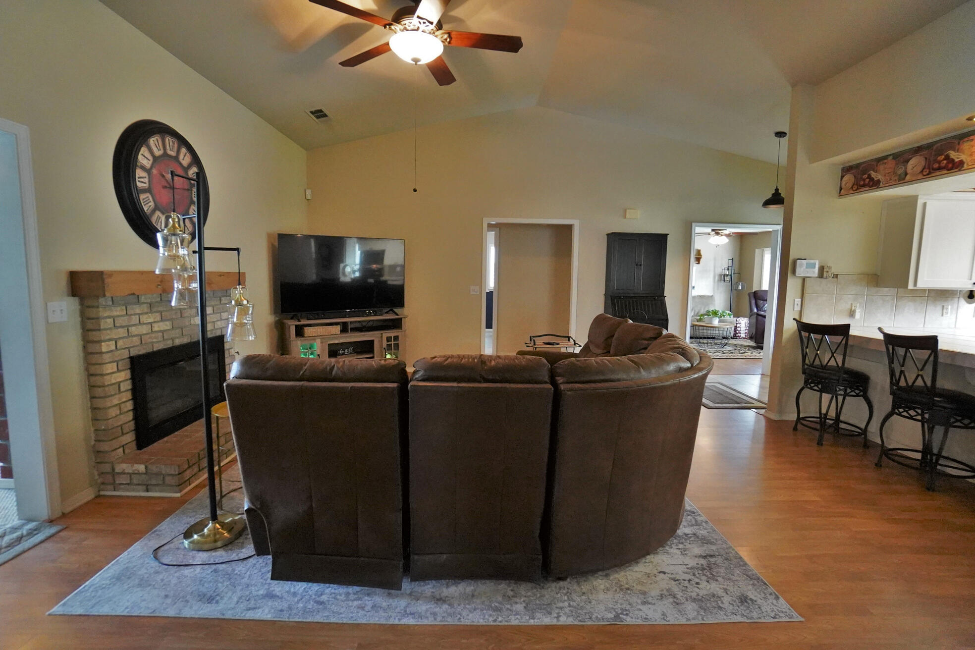 335 Kenwood Dr, Lemoore, CA 93245