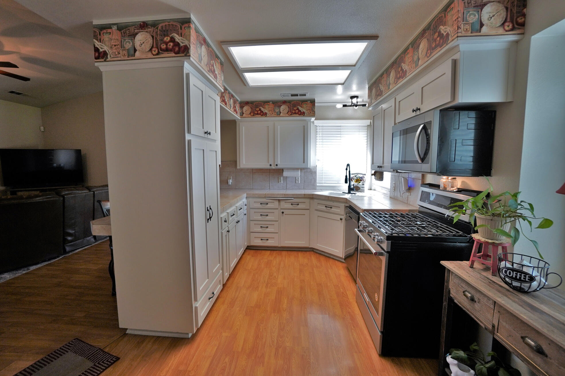 335 Kenwood Dr, Lemoore, CA 93245