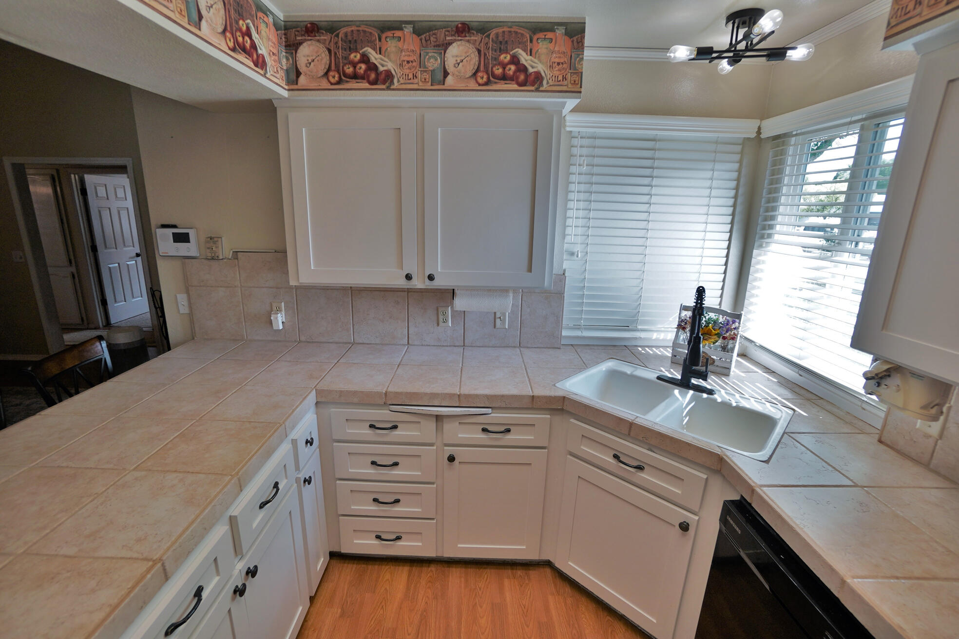 335 Kenwood Dr, Lemoore, CA 93245