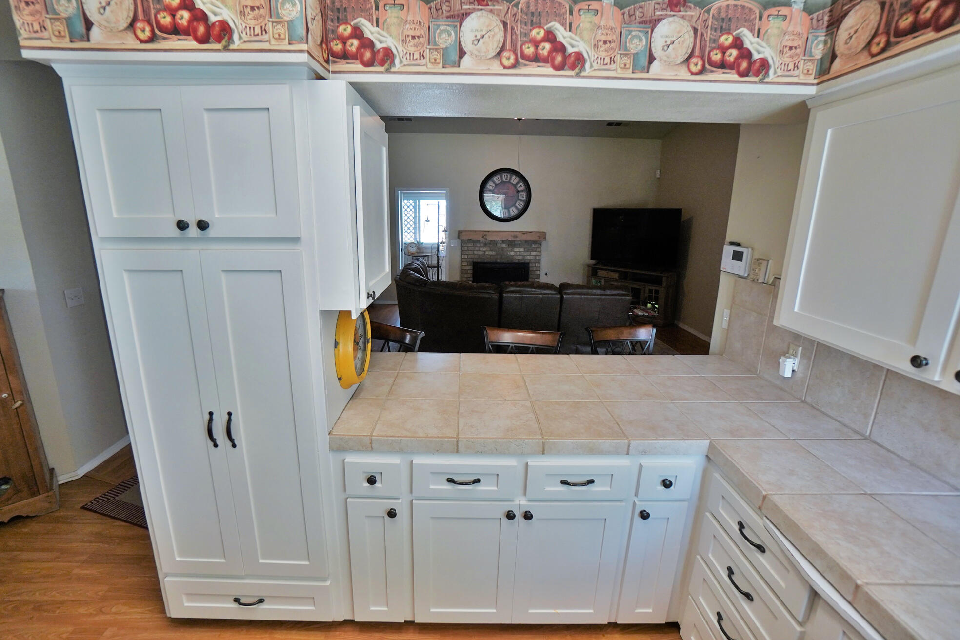 335 Kenwood Dr, Lemoore, CA 93245