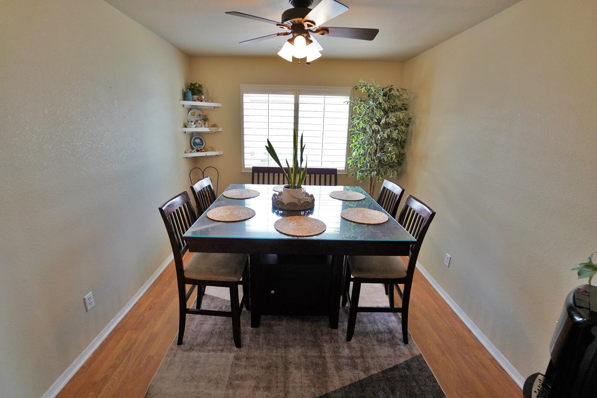 335 Kenwood Dr, Lemoore, CA 93245