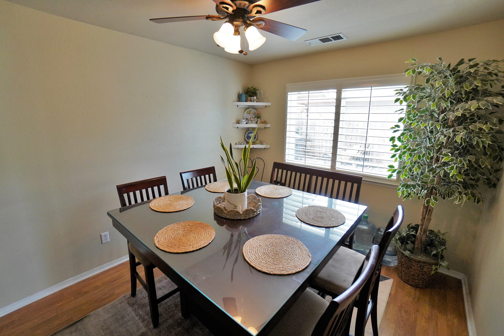 335 Kenwood Dr, Lemoore, CA 93245