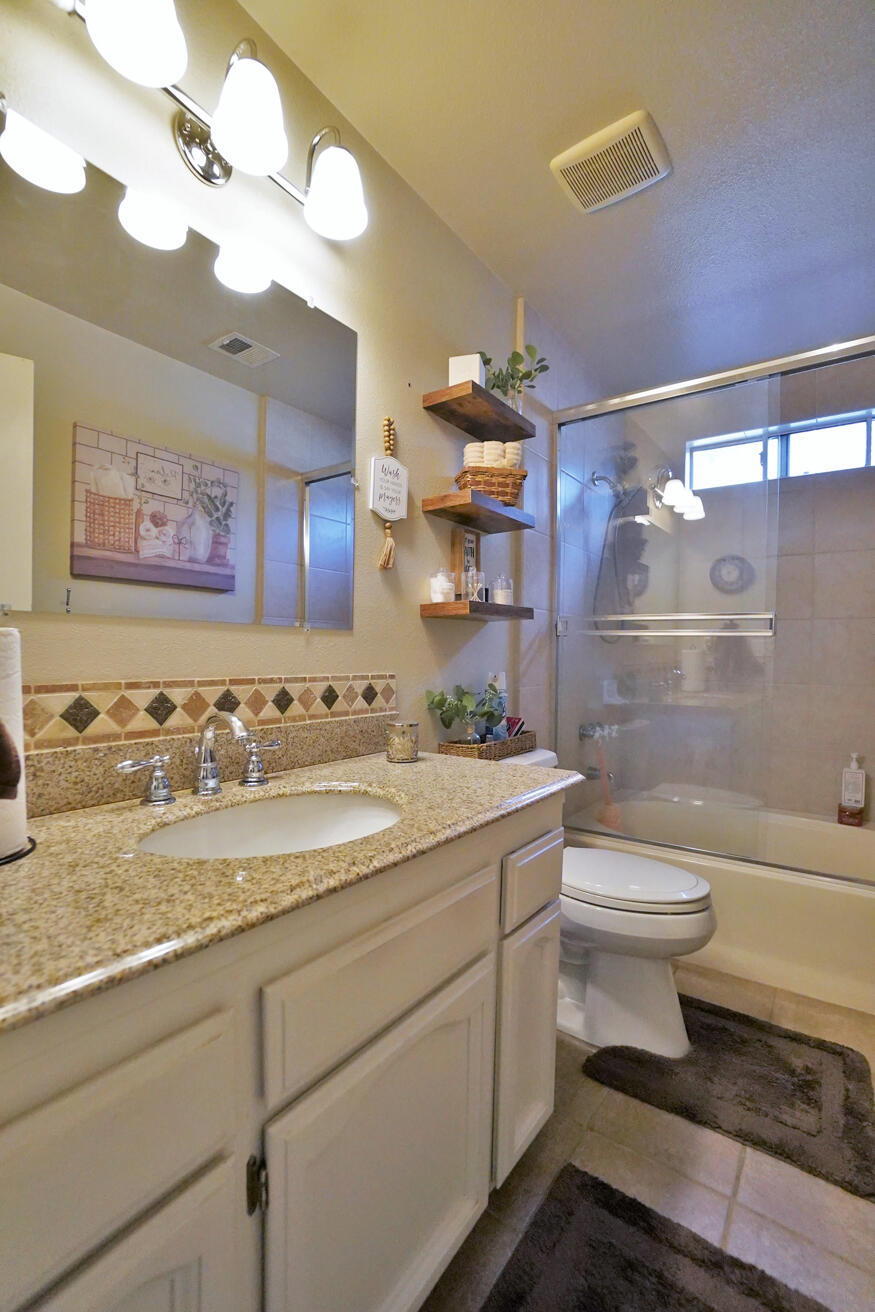 335 Kenwood Dr, Lemoore, CA 93245