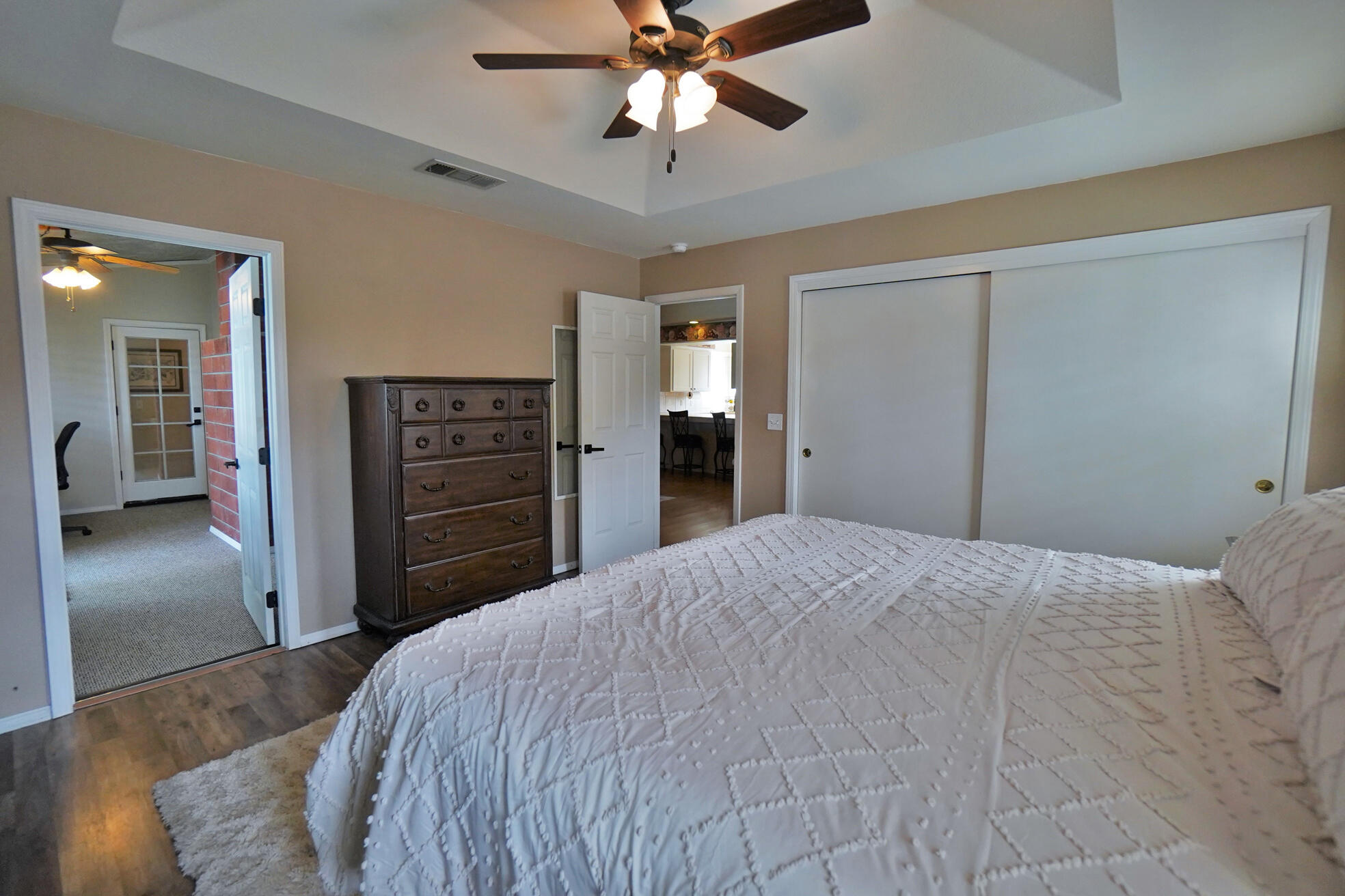 335 Kenwood Dr, Lemoore, CA 93245