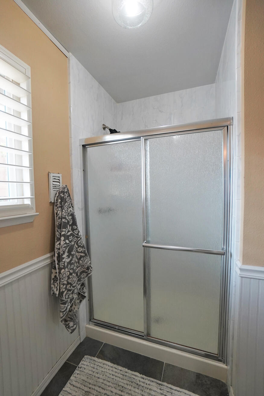 335 Kenwood Dr, Lemoore, CA 93245