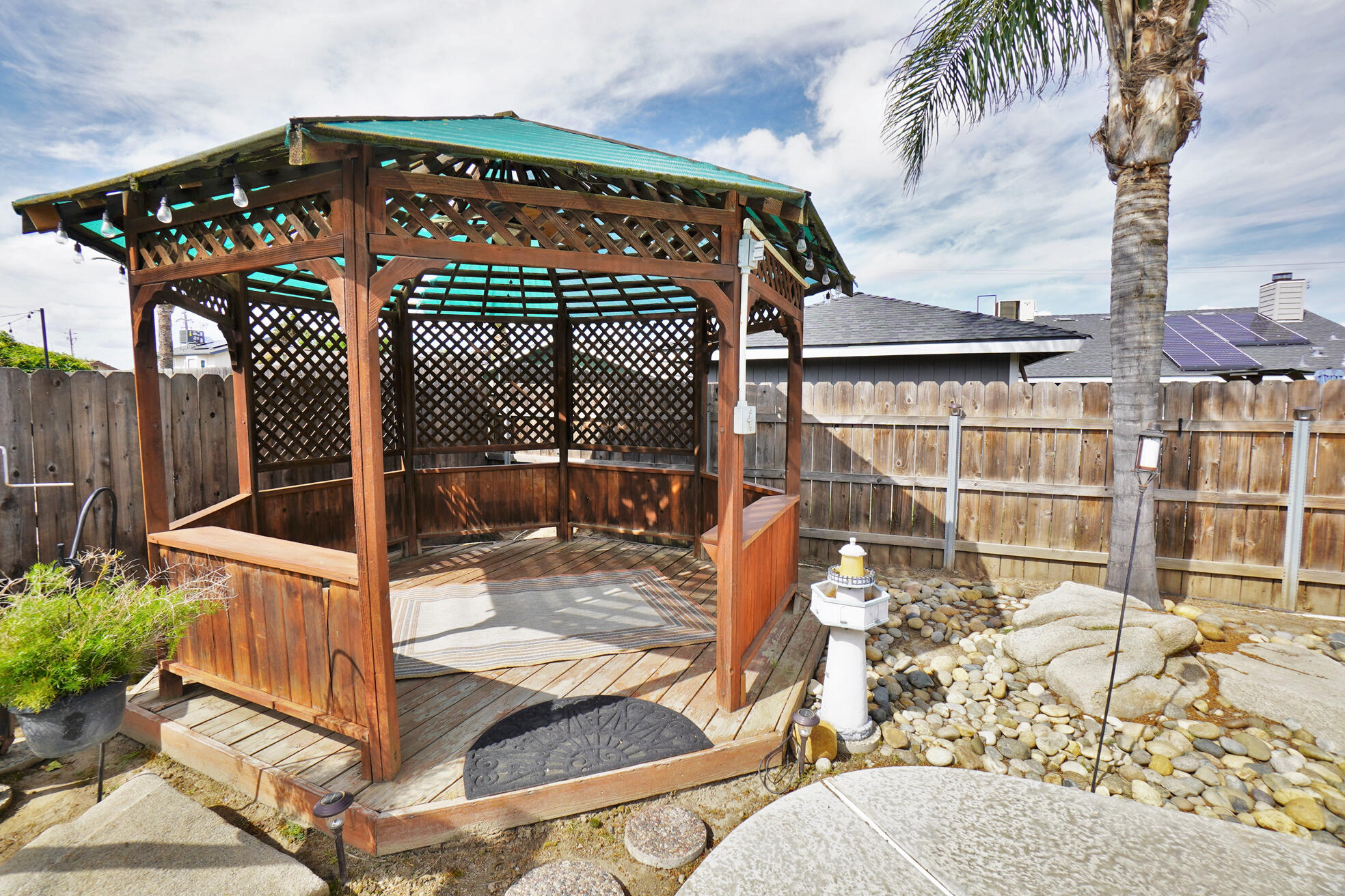 335 Kenwood Dr, Lemoore, CA 93245