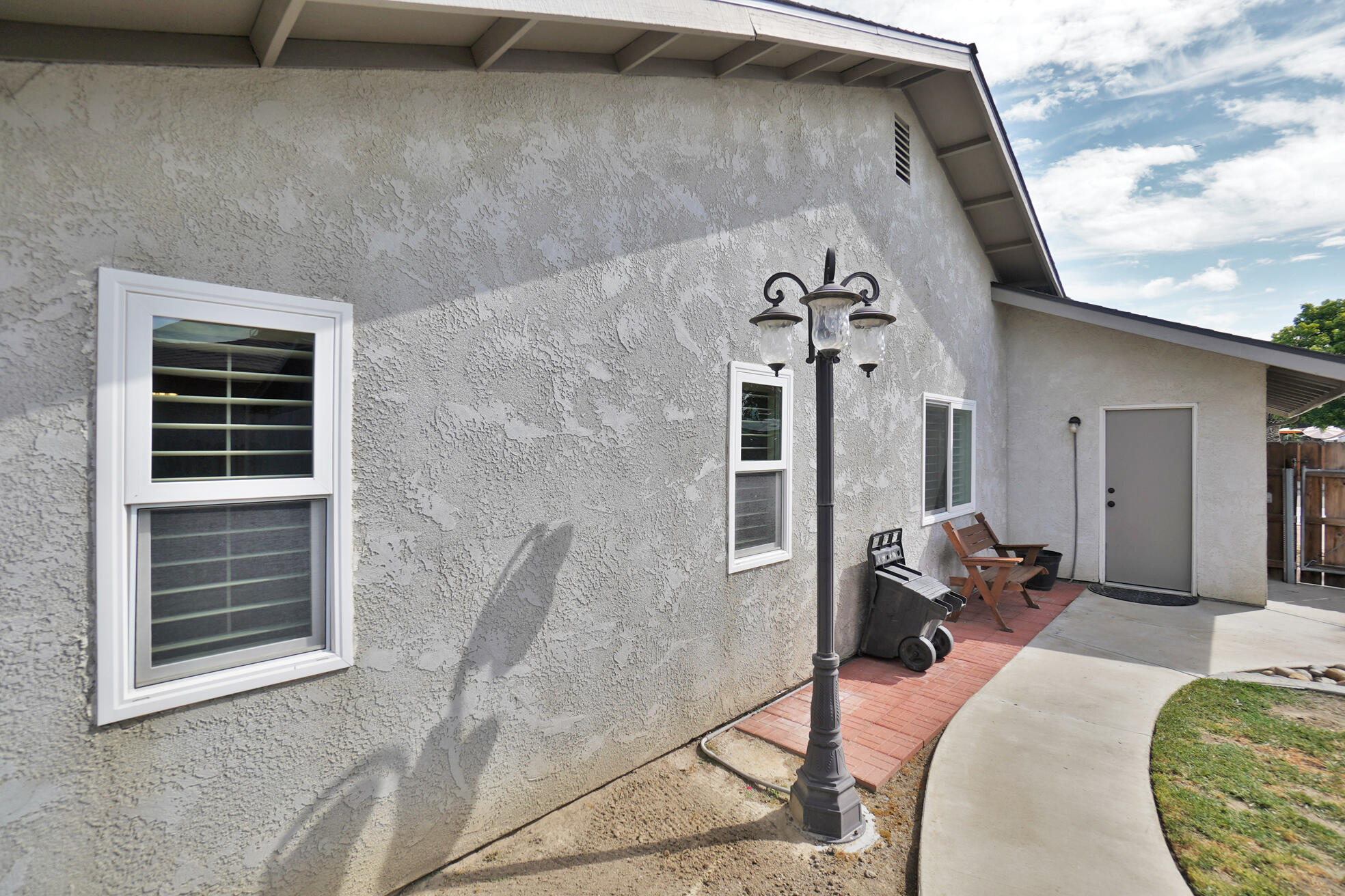 335 Kenwood Dr, Lemoore, CA 93245