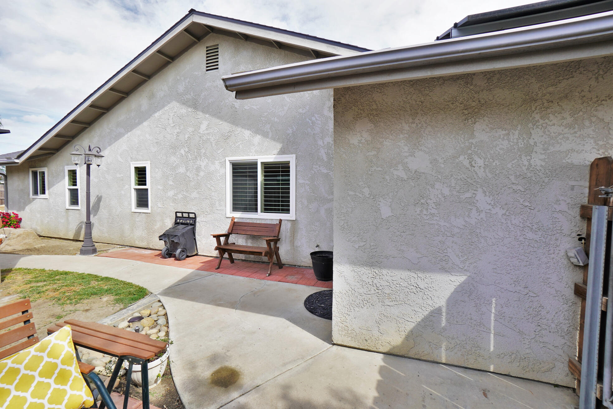 335 Kenwood Dr, Lemoore, CA 93245