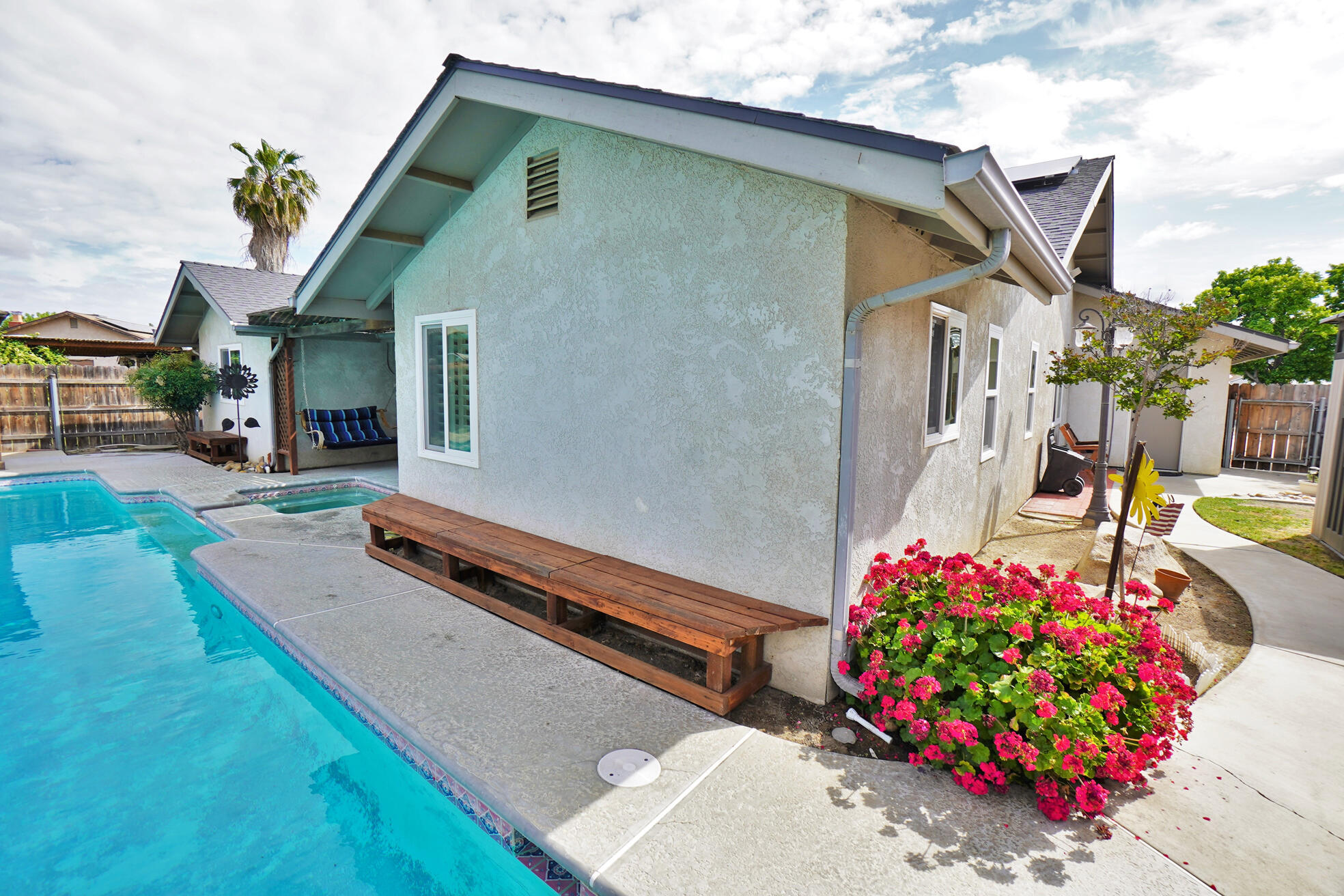 335 Kenwood Dr, Lemoore, CA 93245