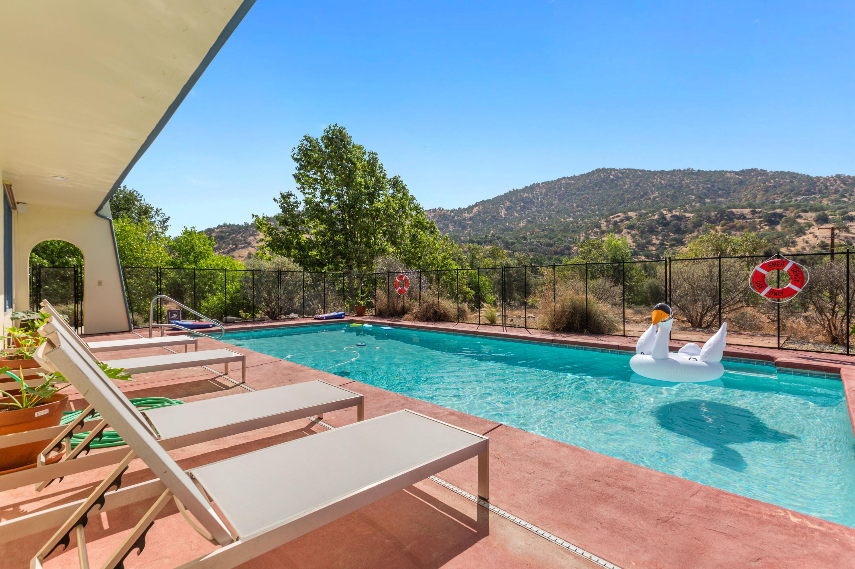 42000 N Fork Dr, Three Rivers, CA 93271