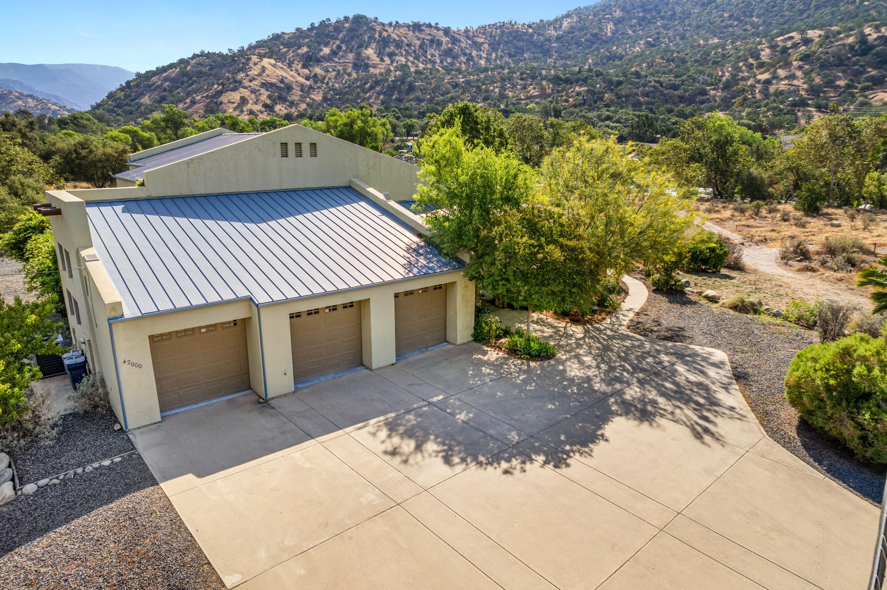 42000 N Fork Dr, Three Rivers, CA 93271
