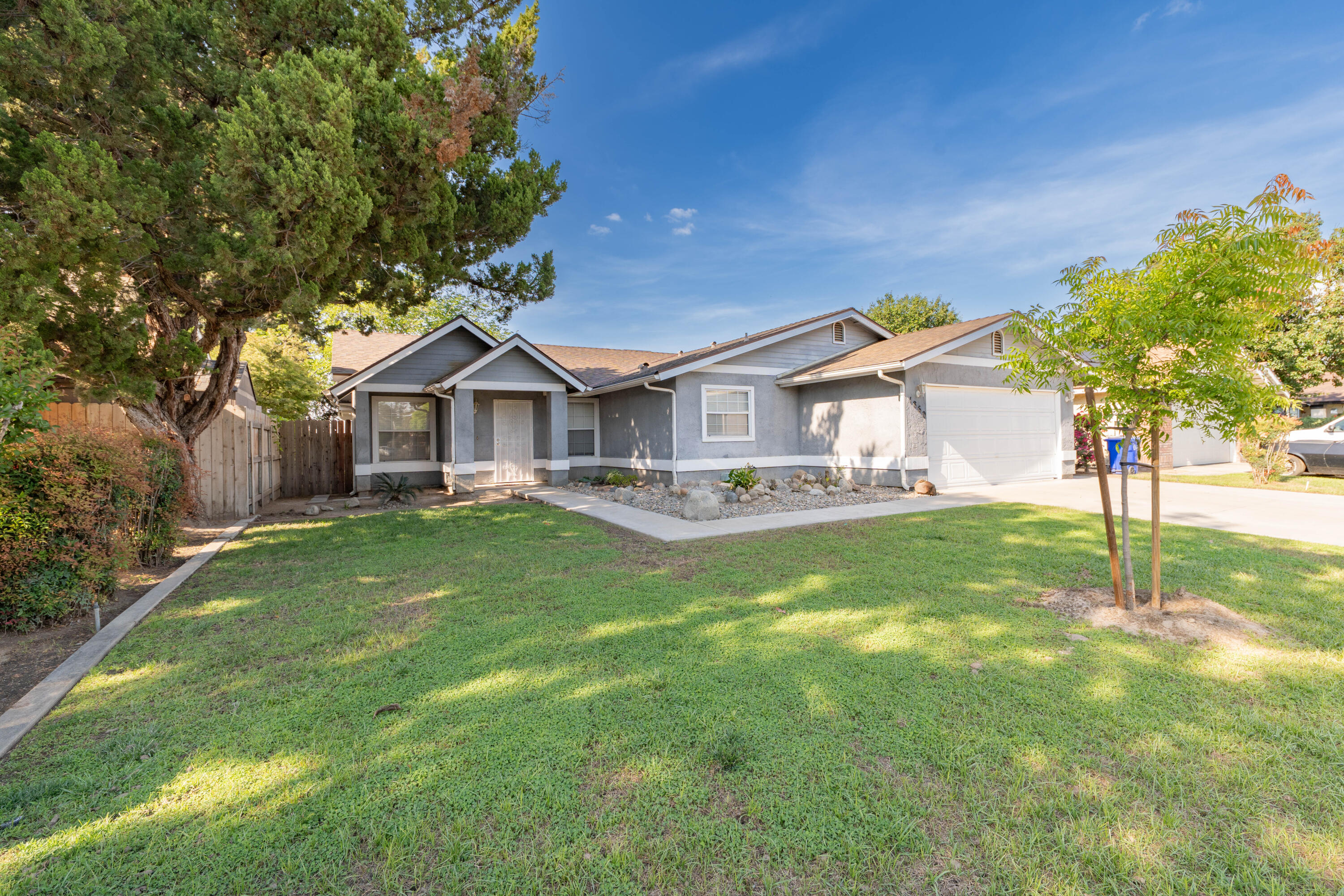 1860 W Fairhaven Ave, Porterville, CA 93257