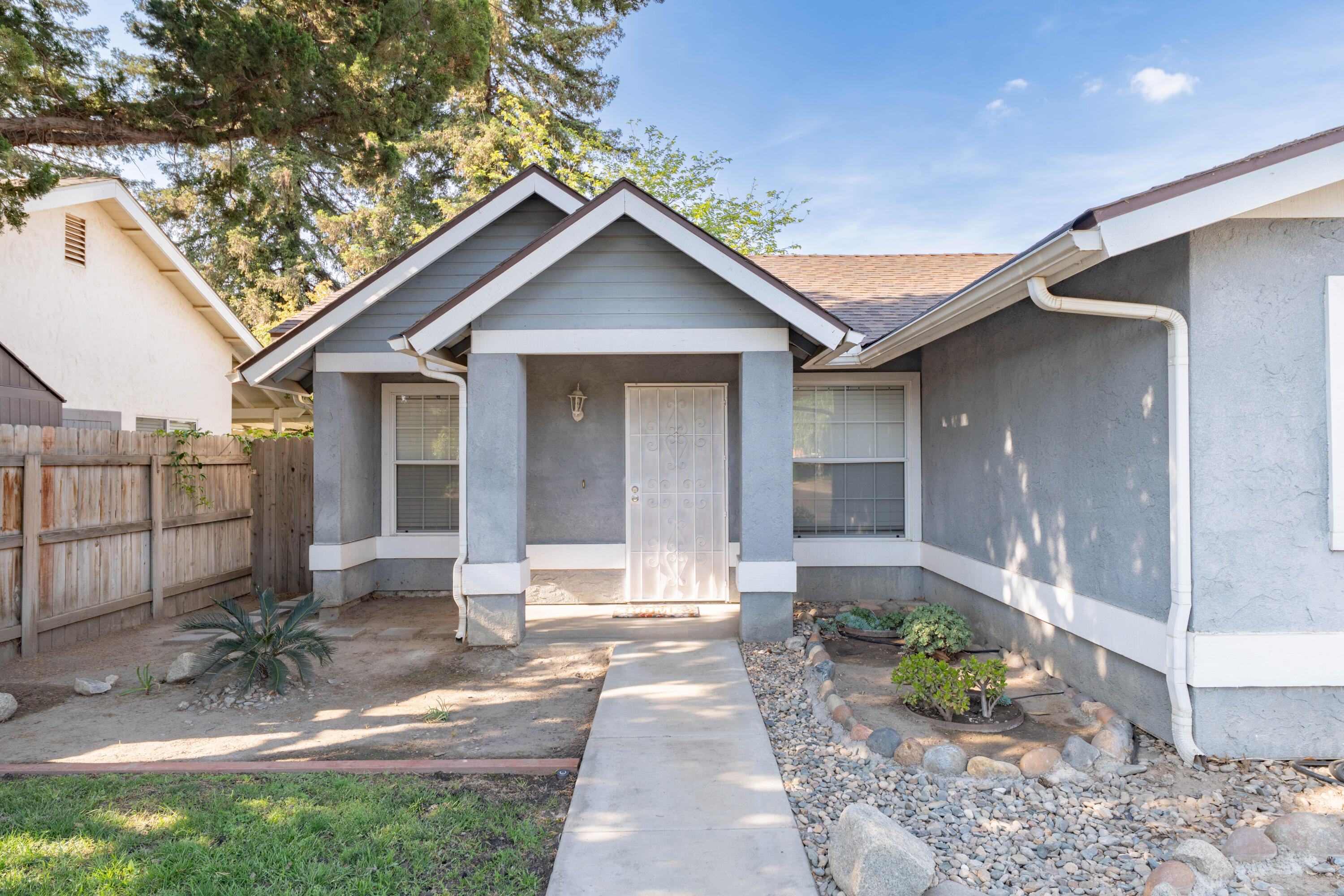 1860 W Fairhaven Ave, Porterville, CA 93257