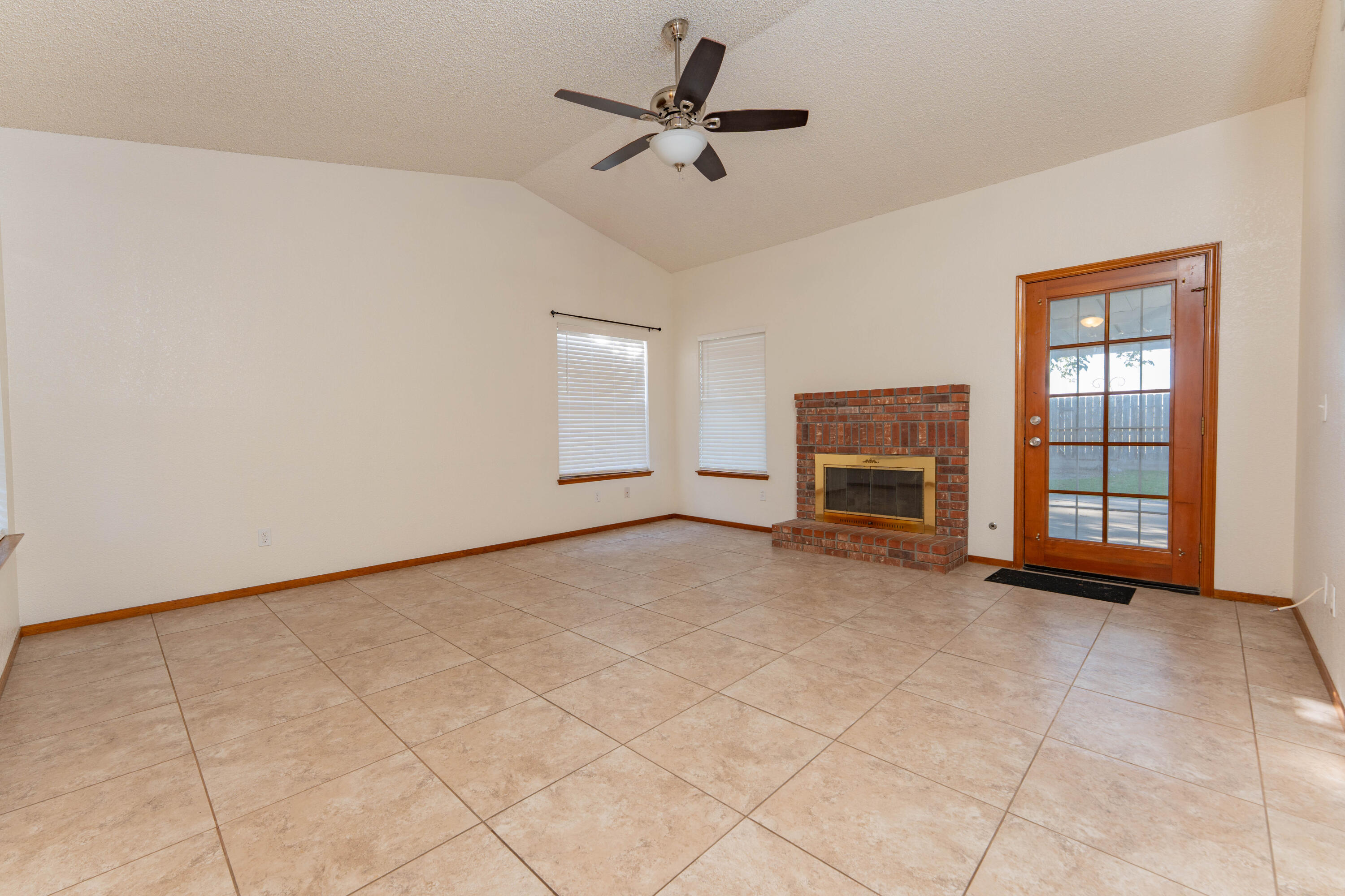 1860 W Fairhaven Ave, Porterville, CA 93257