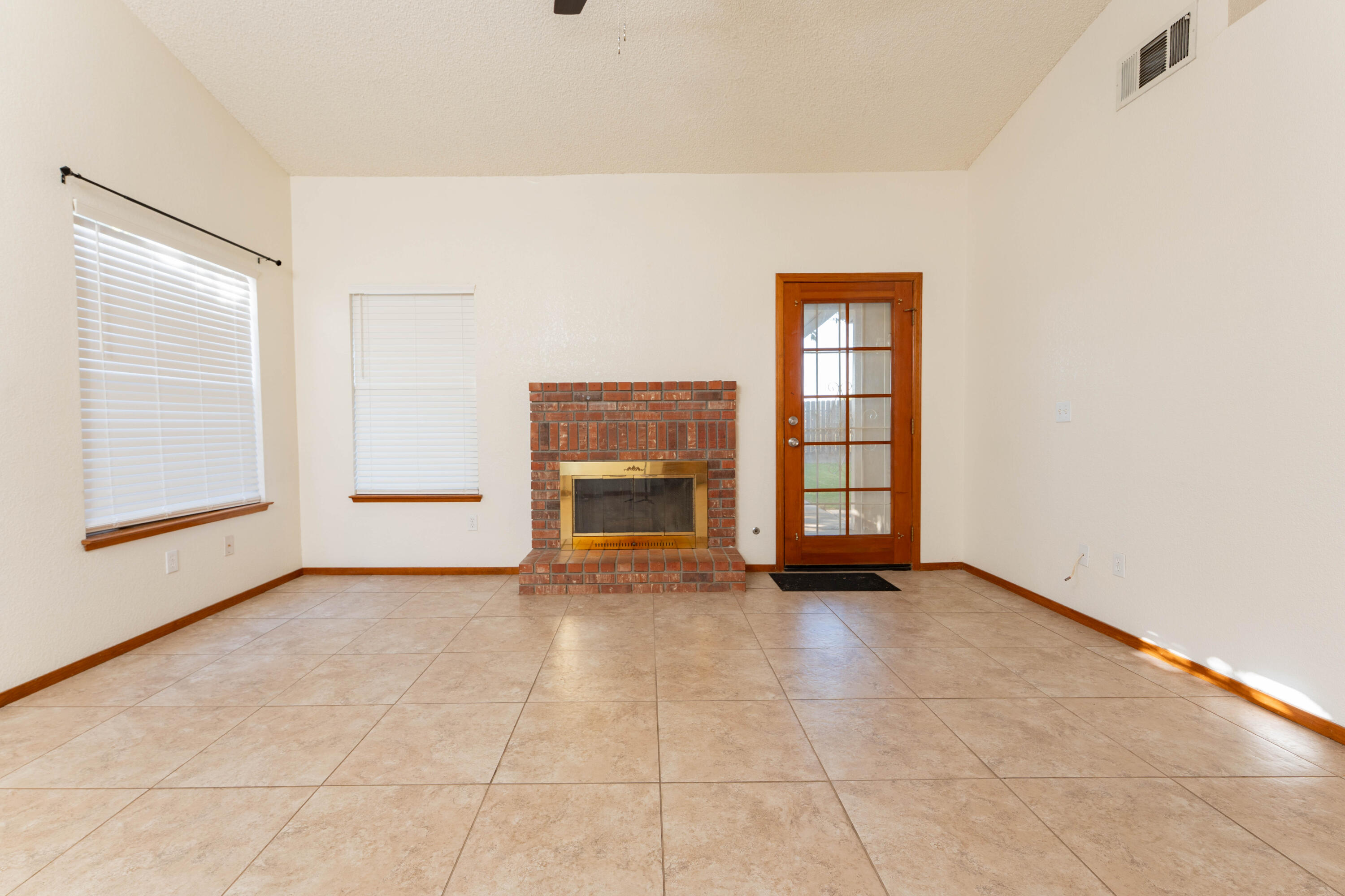 1860 W Fairhaven Ave, Porterville, CA 93257