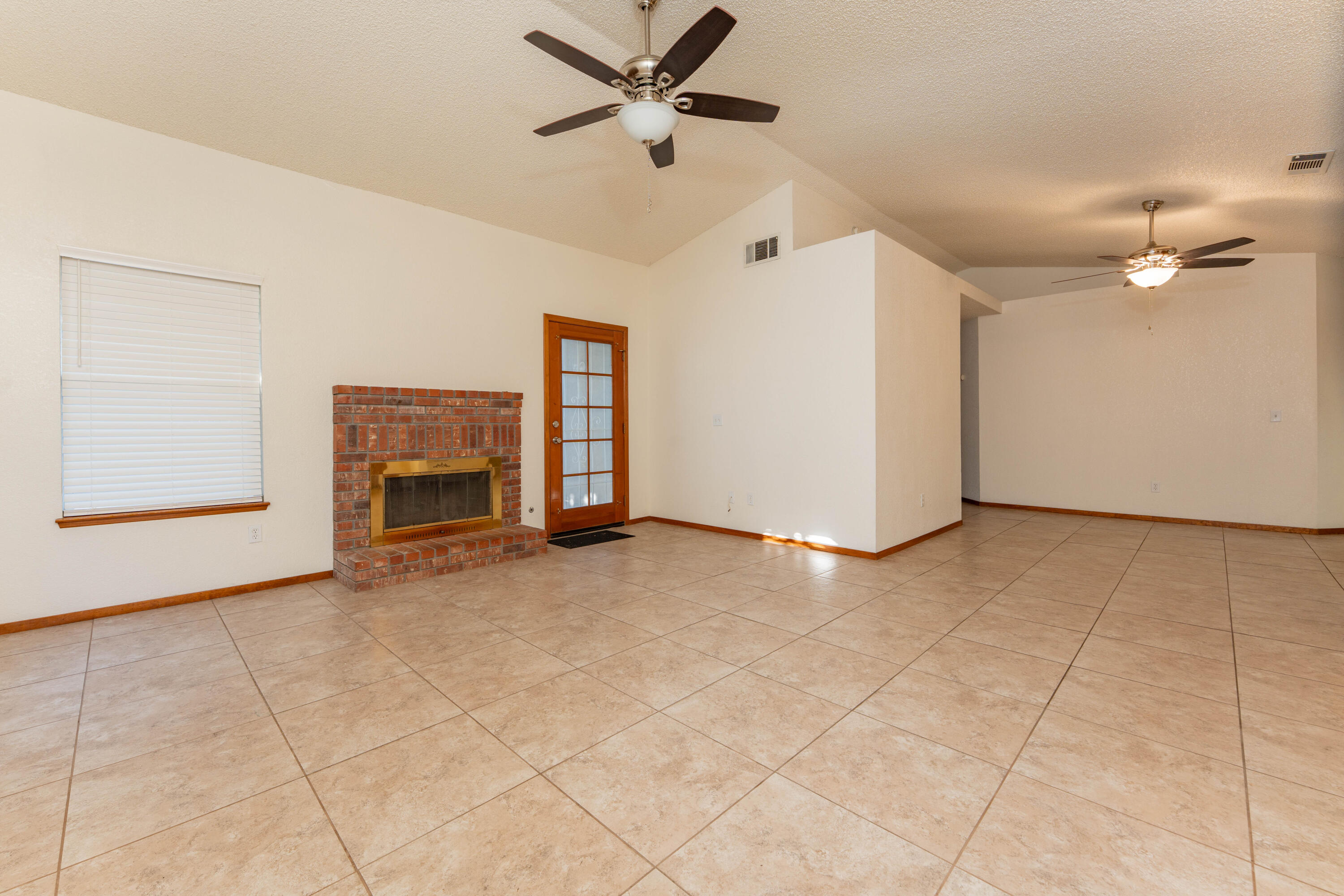 1860 W Fairhaven Ave, Porterville, CA 93257