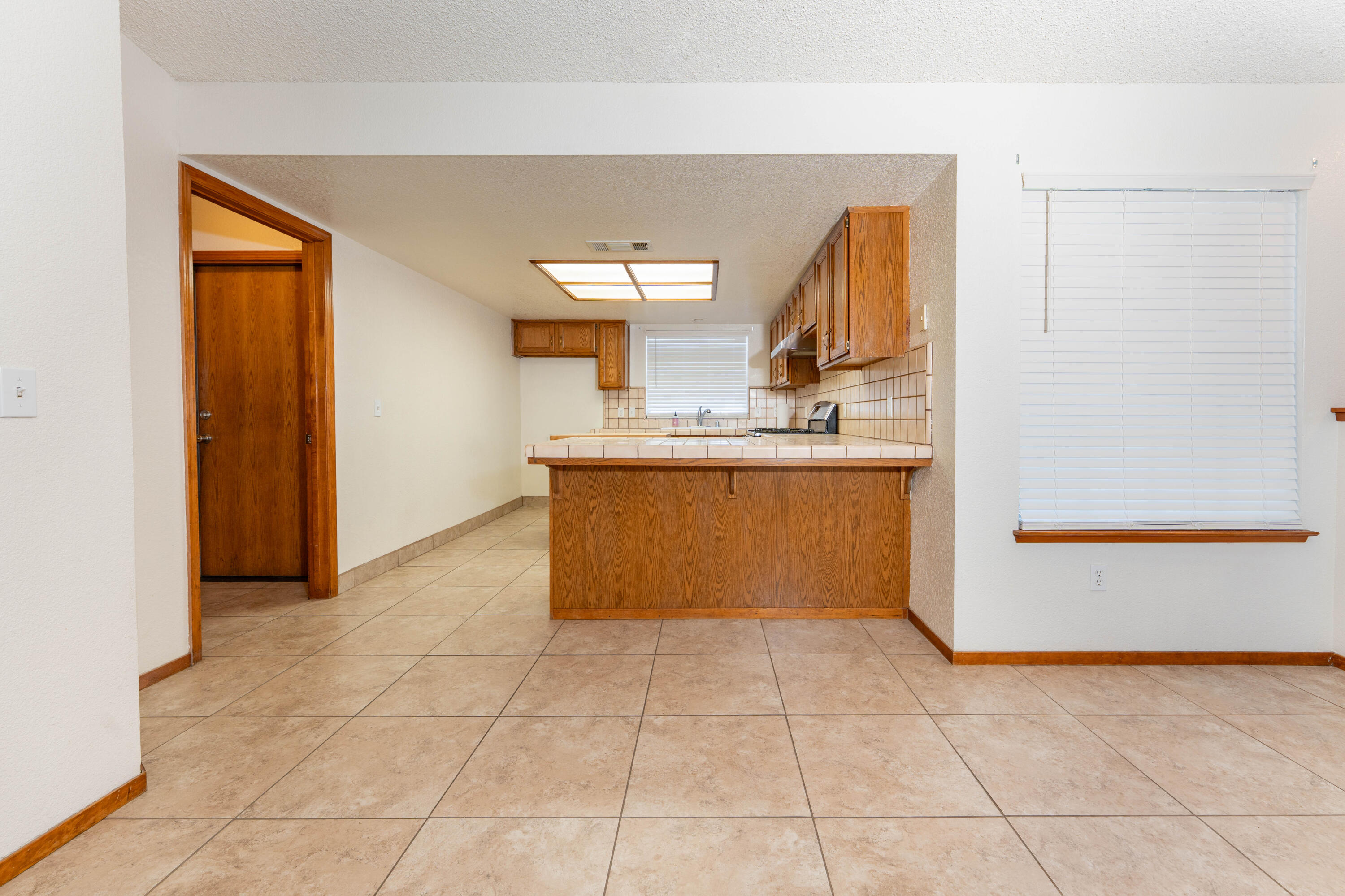 1860 W Fairhaven Ave, Porterville, CA 93257