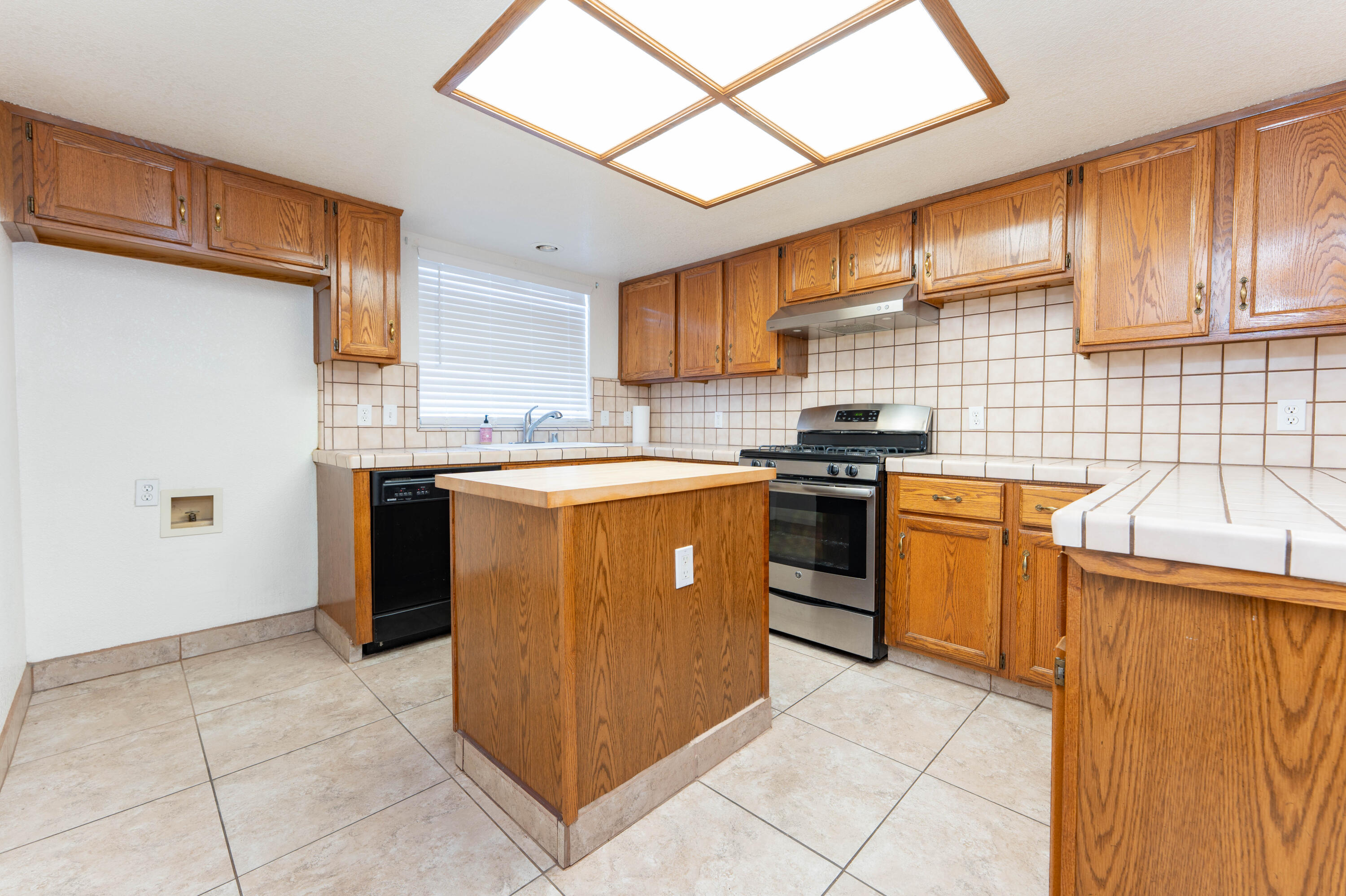 1860 W Fairhaven Ave, Porterville, CA 93257