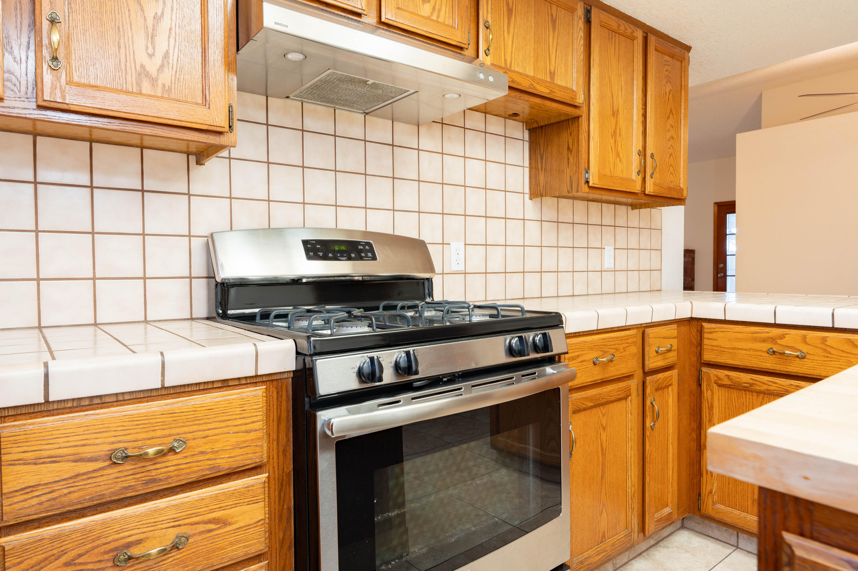 1860 W Fairhaven Ave, Porterville, CA 93257