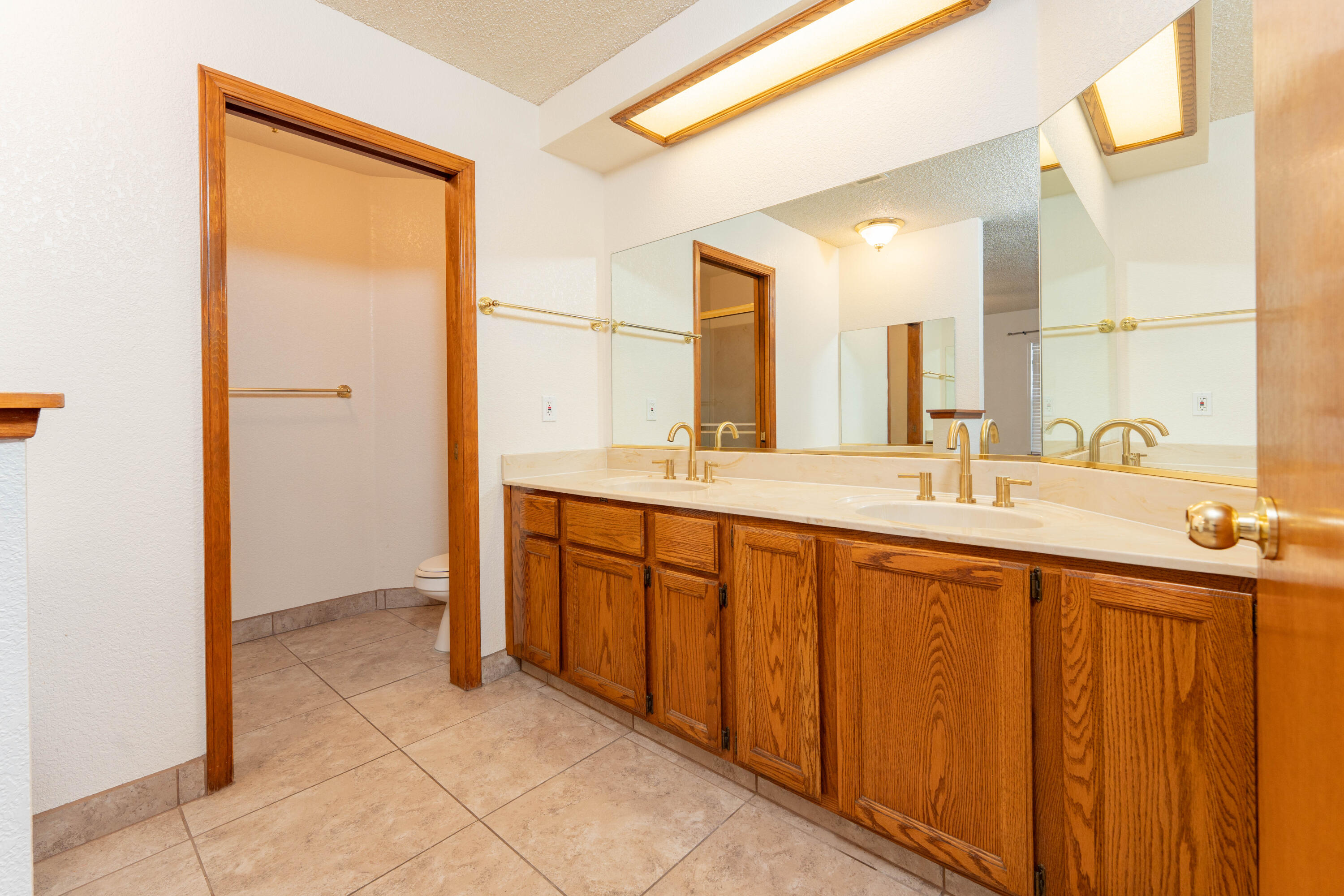 1860 W Fairhaven Ave, Porterville, CA 93257