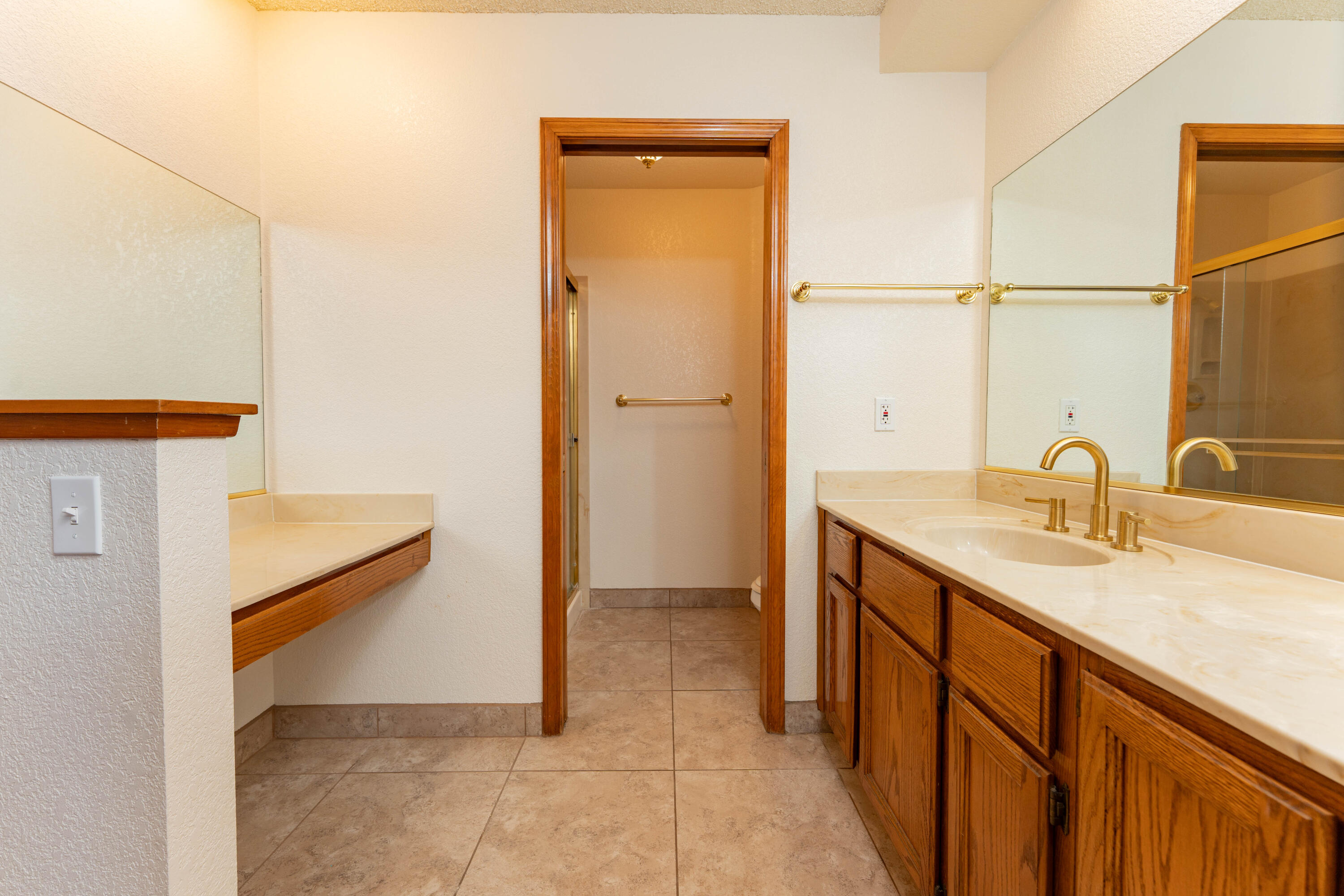 1860 W Fairhaven Ave, Porterville, CA 93257