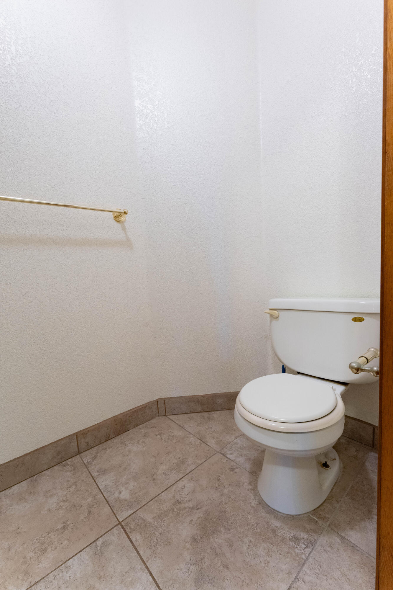 1860 W Fairhaven Ave, Porterville, CA 93257