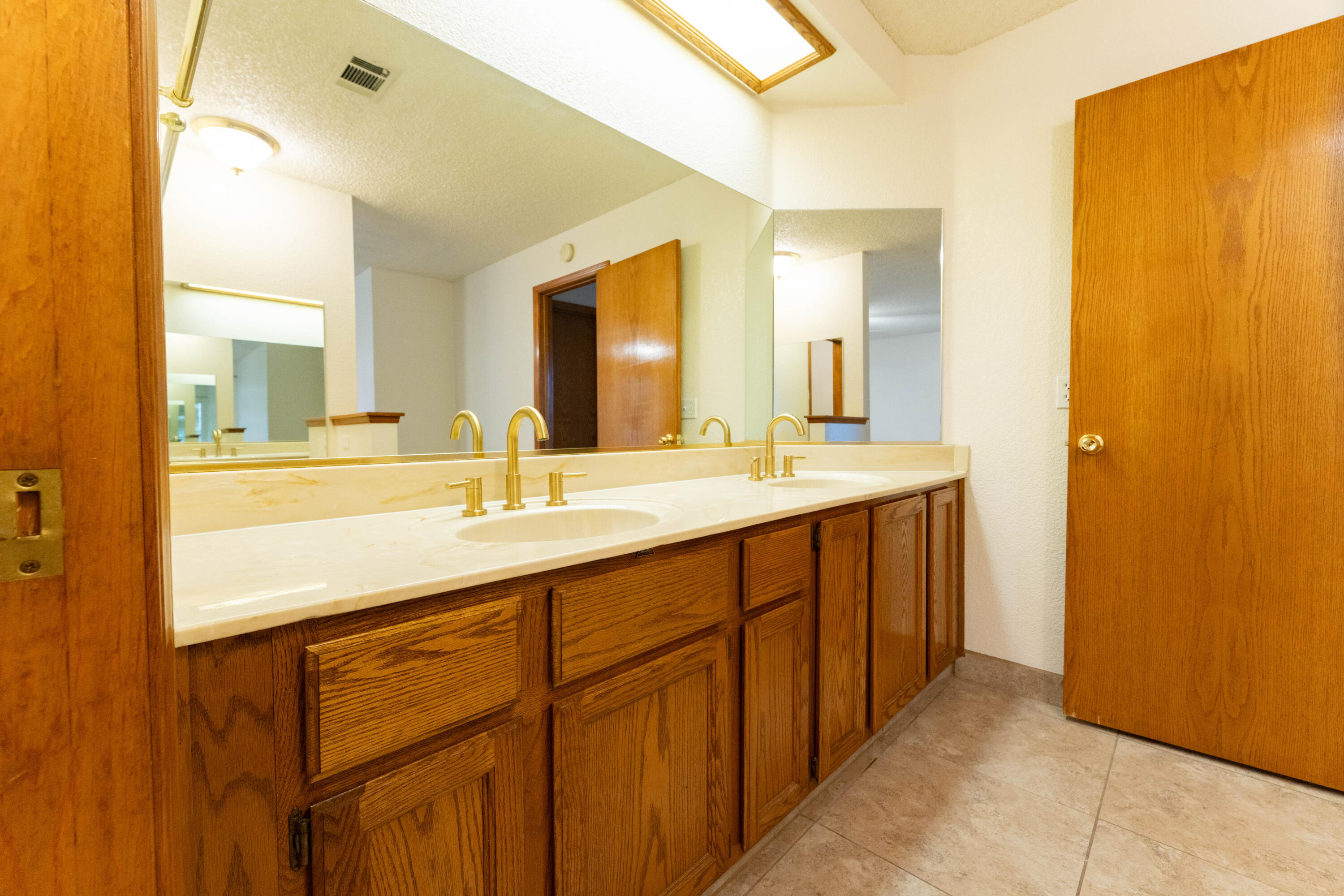 1860 W Fairhaven Ave, Porterville, CA 93257