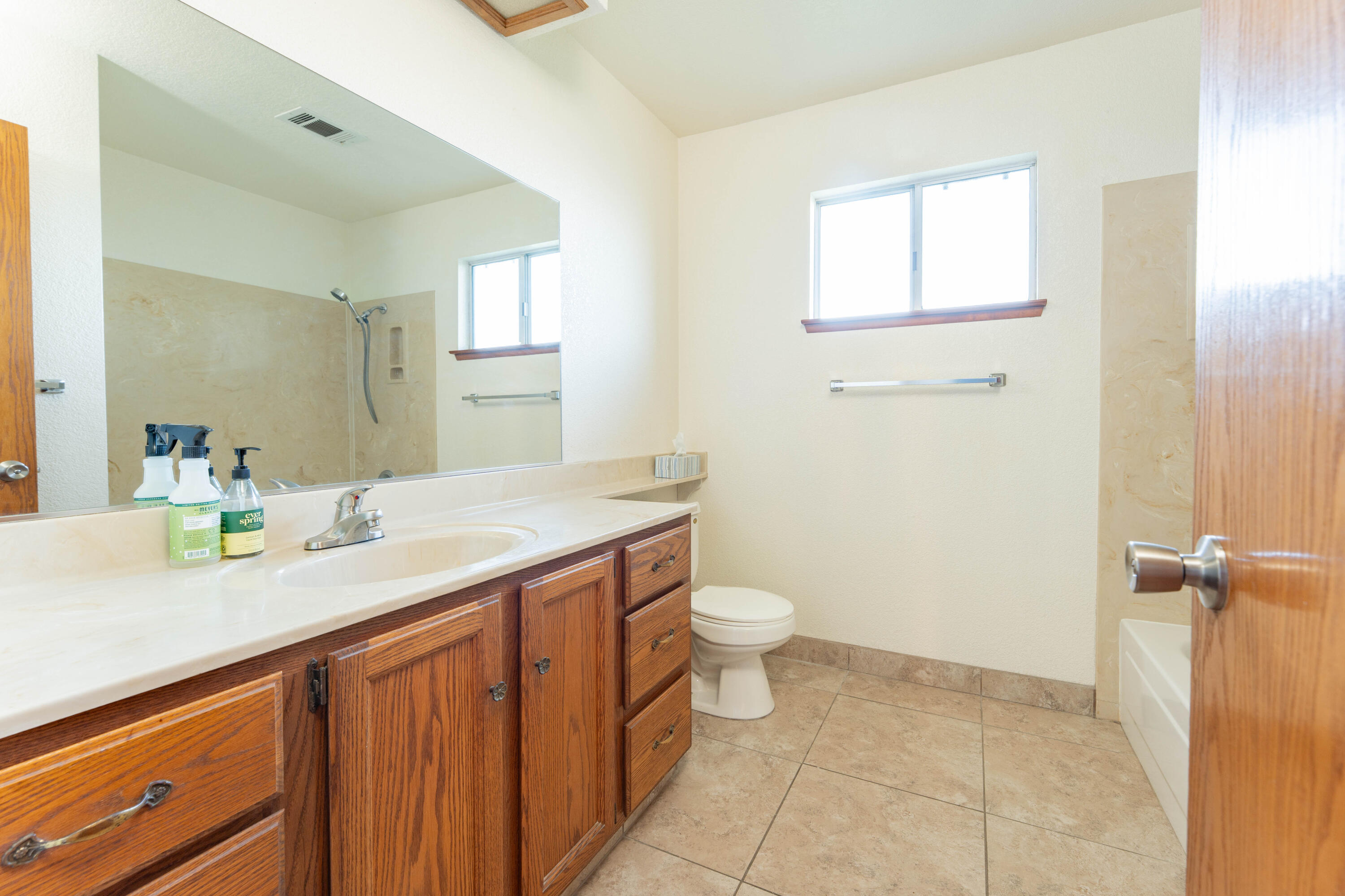 1860 W Fairhaven Ave, Porterville, CA 93257