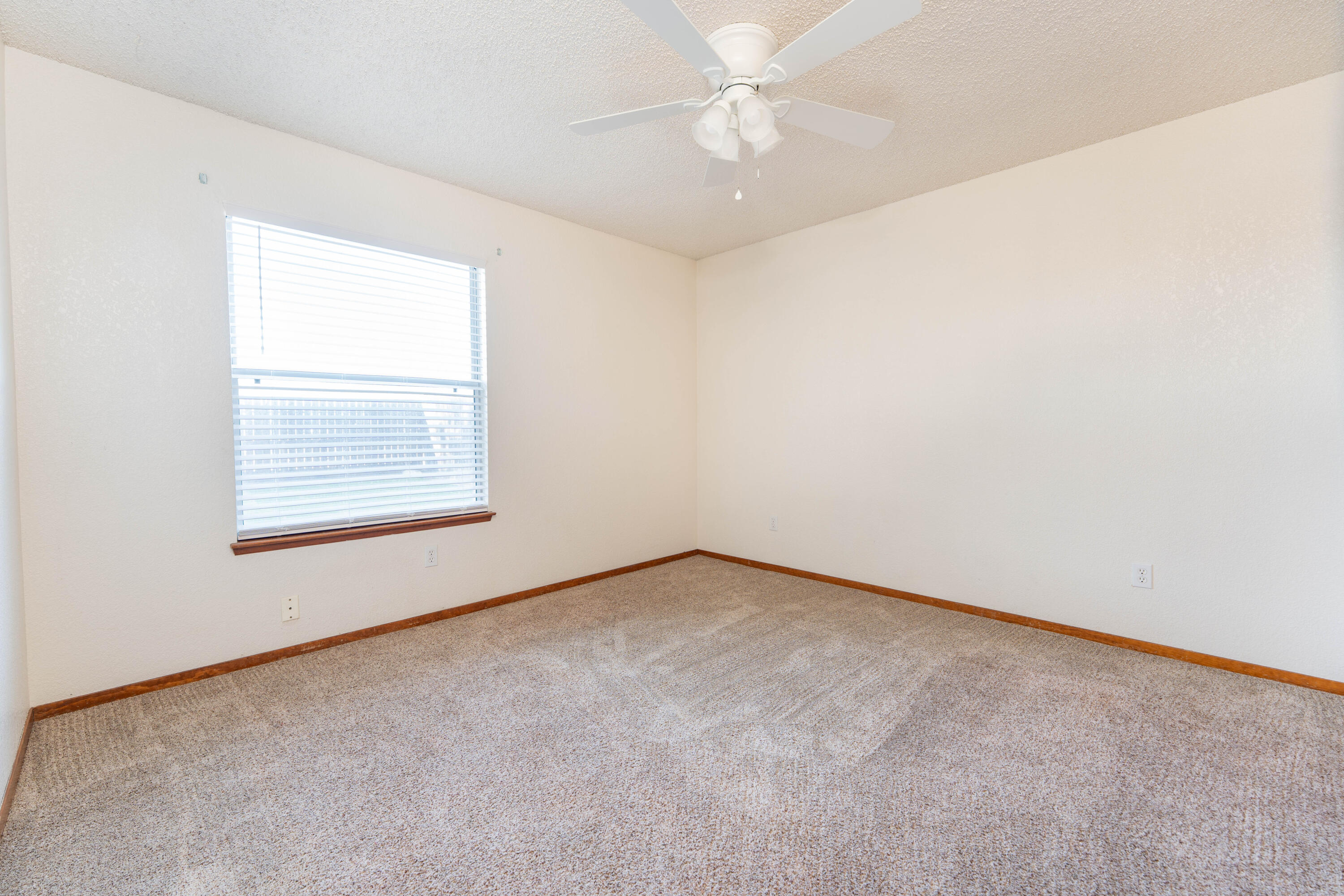 1860 W Fairhaven Ave, Porterville, CA 93257